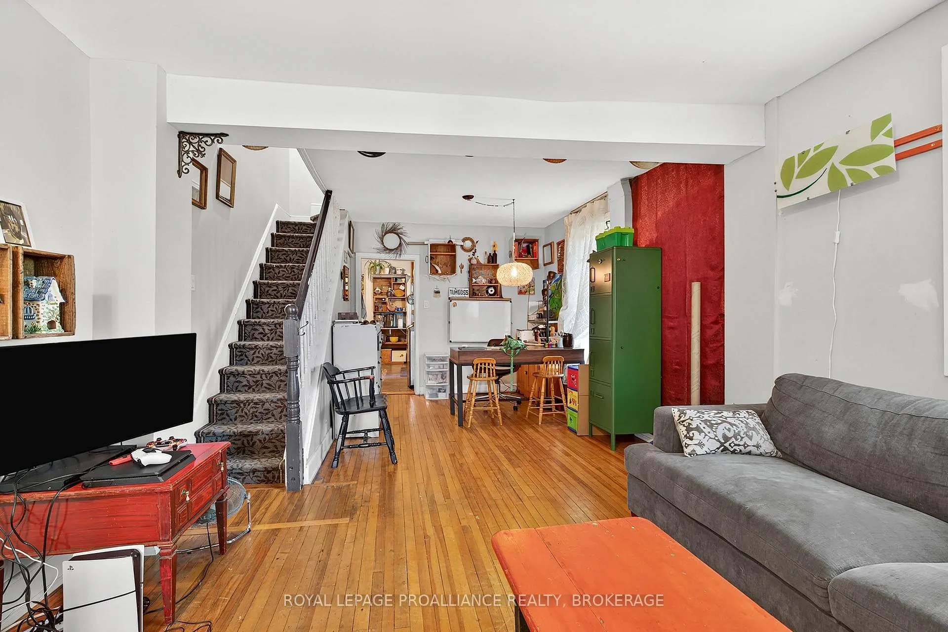 Photo 7 of 16 St Catherine Street, Kingston, East of Sir John A. Blvd — HOMEH