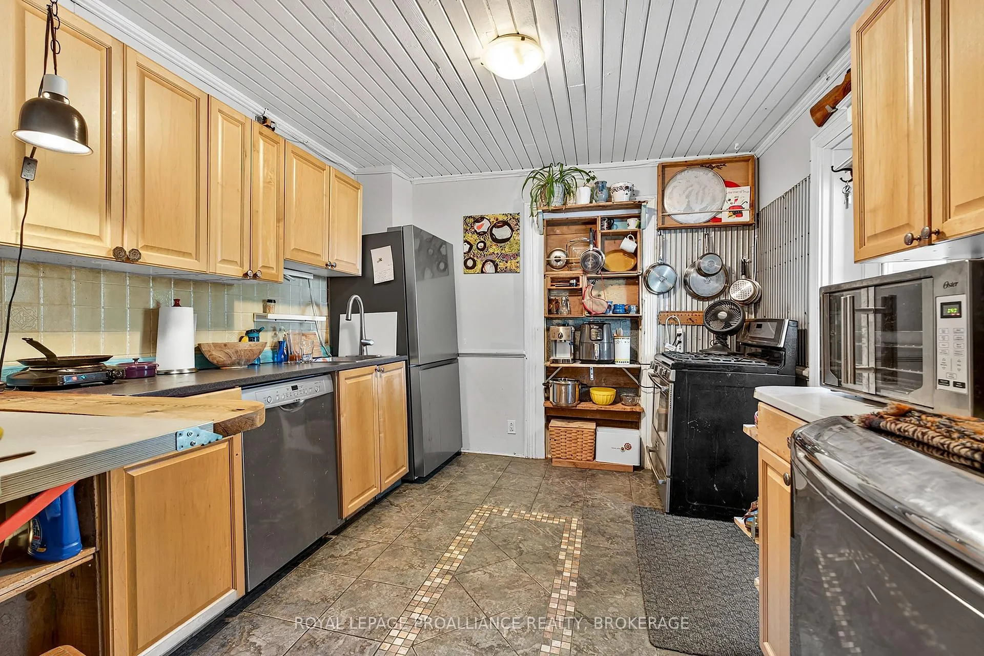 Photo 10 of 16 St Catherine Street, Kingston, East of Sir John A. Blvd — HOMEH