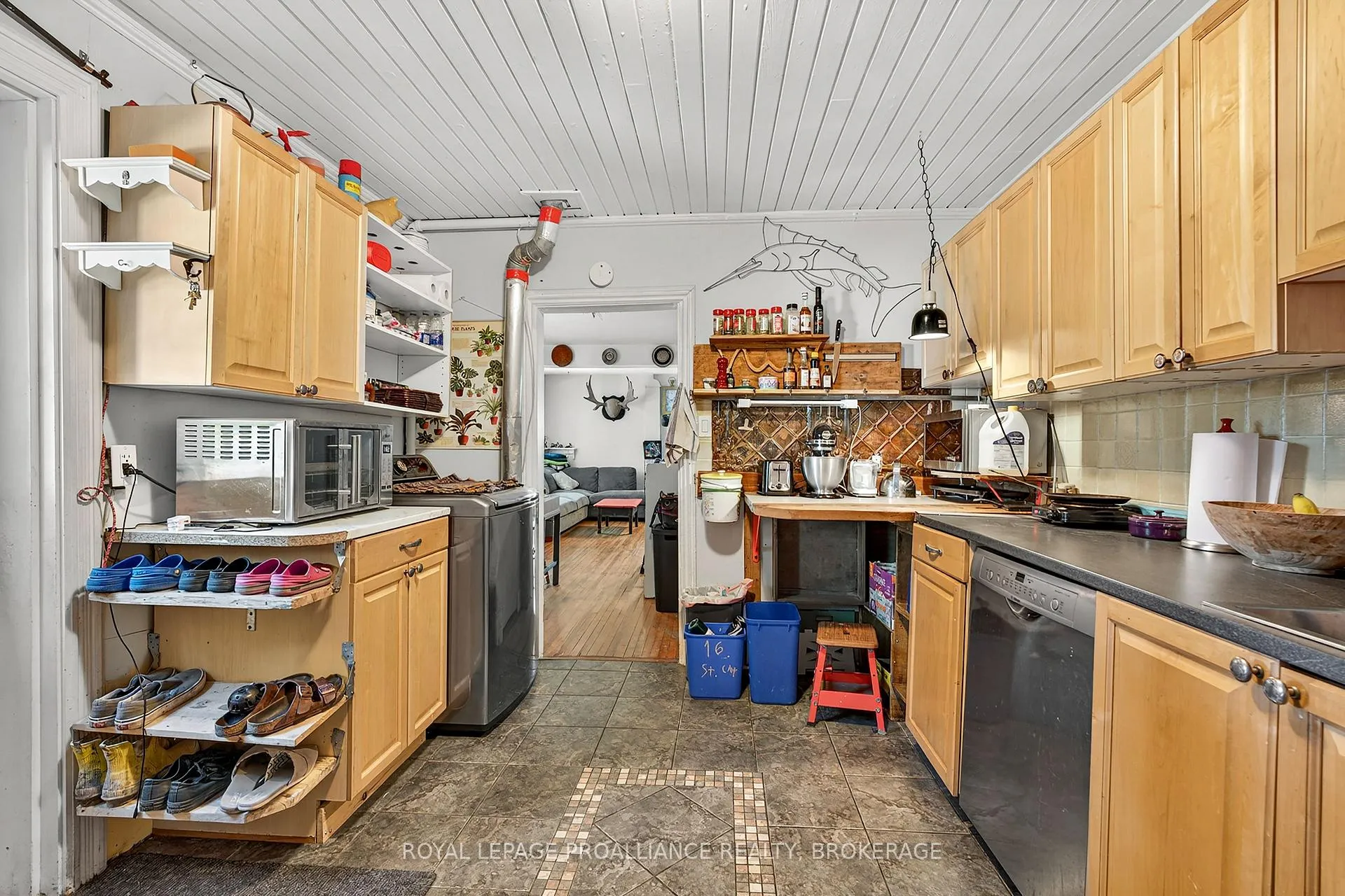 Photo 11 of 16 St Catherine Street, Kingston, East of Sir John A. Blvd — HOMEH