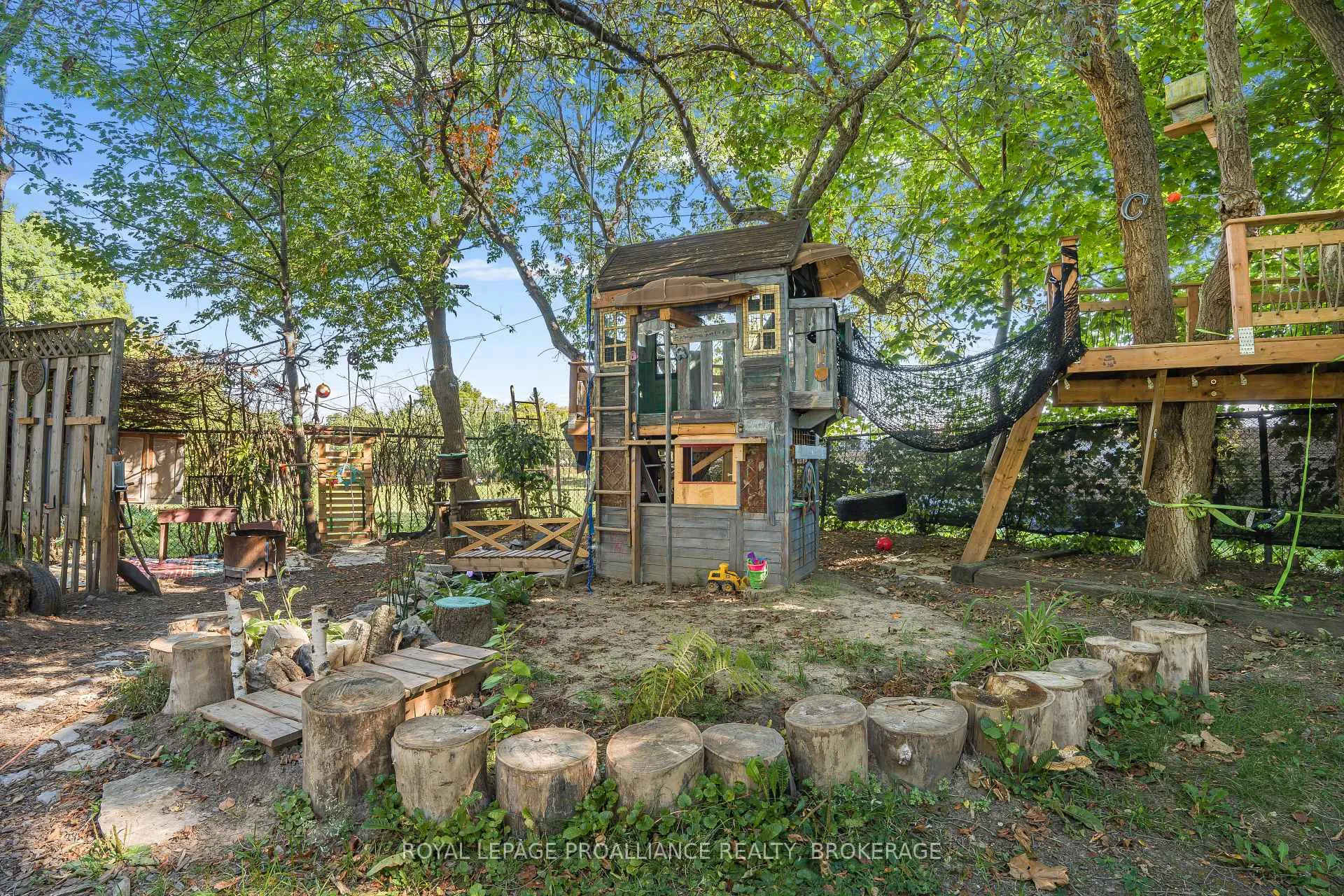 Photo 22 of 16 St Catherine Street, Kingston, East of Sir John A. Blvd — HOMEH