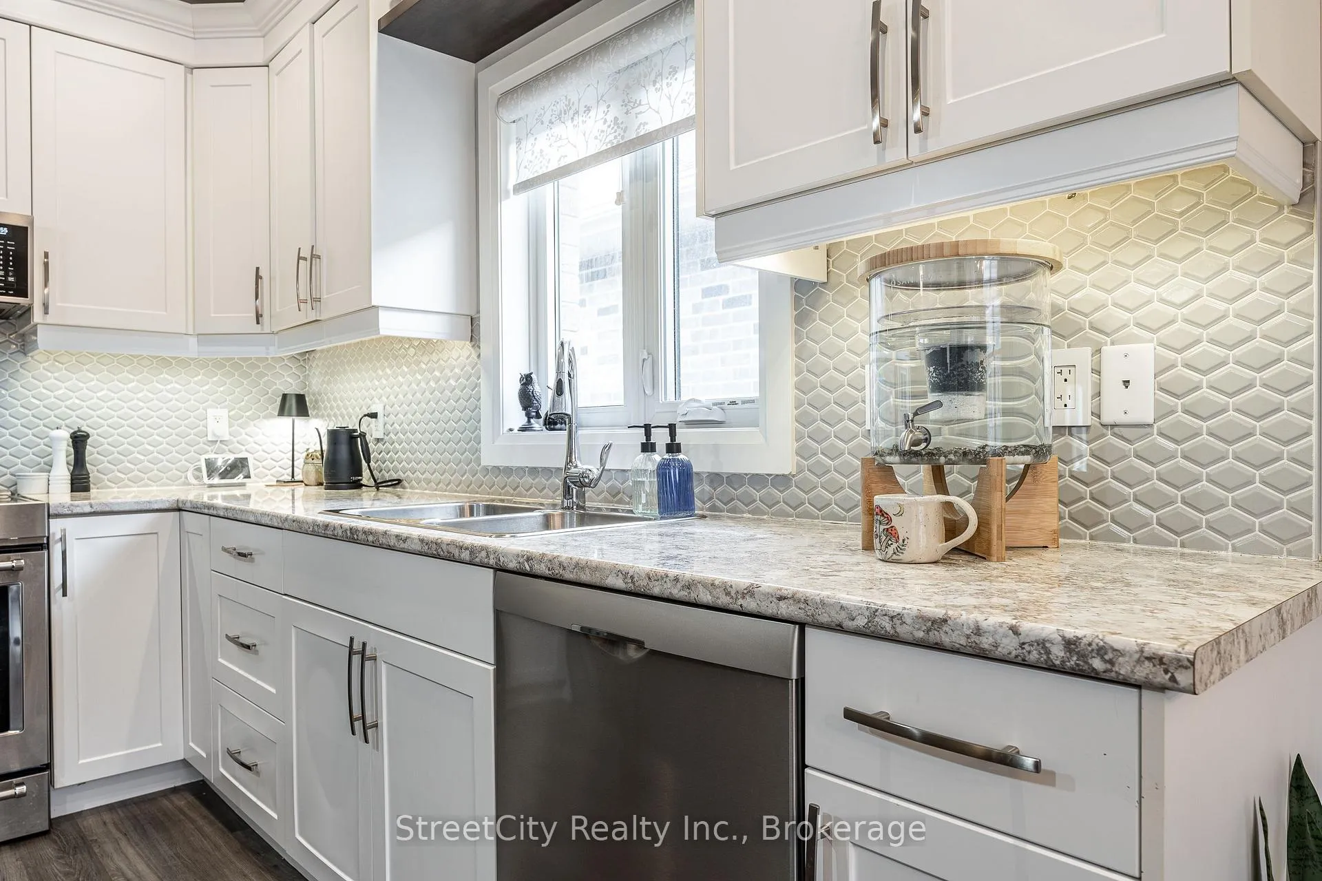 Photo 13 of 32 Culliton Street, Stratford — HOMEH