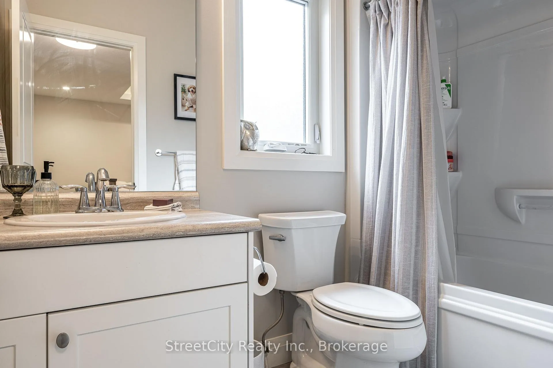 Photo 26 of 32 Culliton Street, Stratford — HOMEH