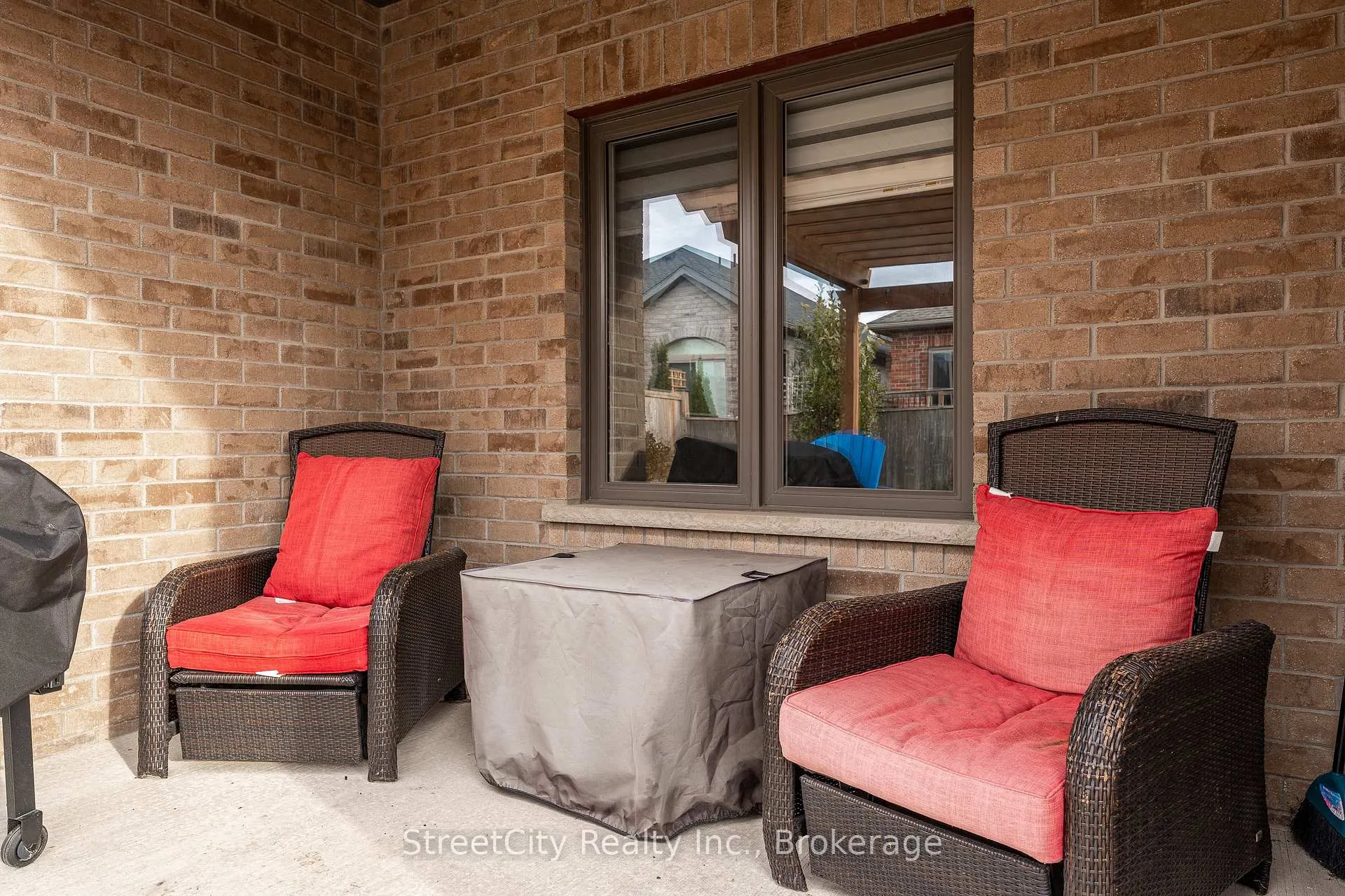 Photo 42 of 32 Culliton Street, Stratford — HOMEH