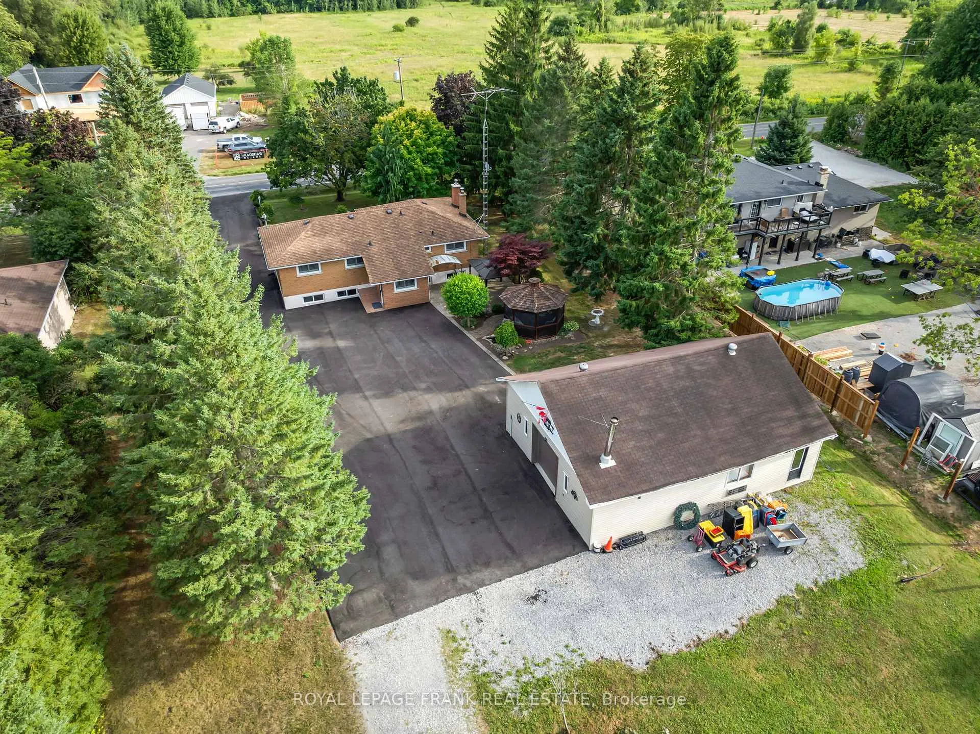 Photo 5 of 1440 Pebblestone Road, Clarington, Courtice — HOMEH