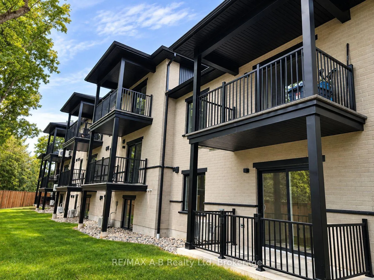 Photo 1 of Unit 28, 428 Queen Street W, St. Marys — HOMEH