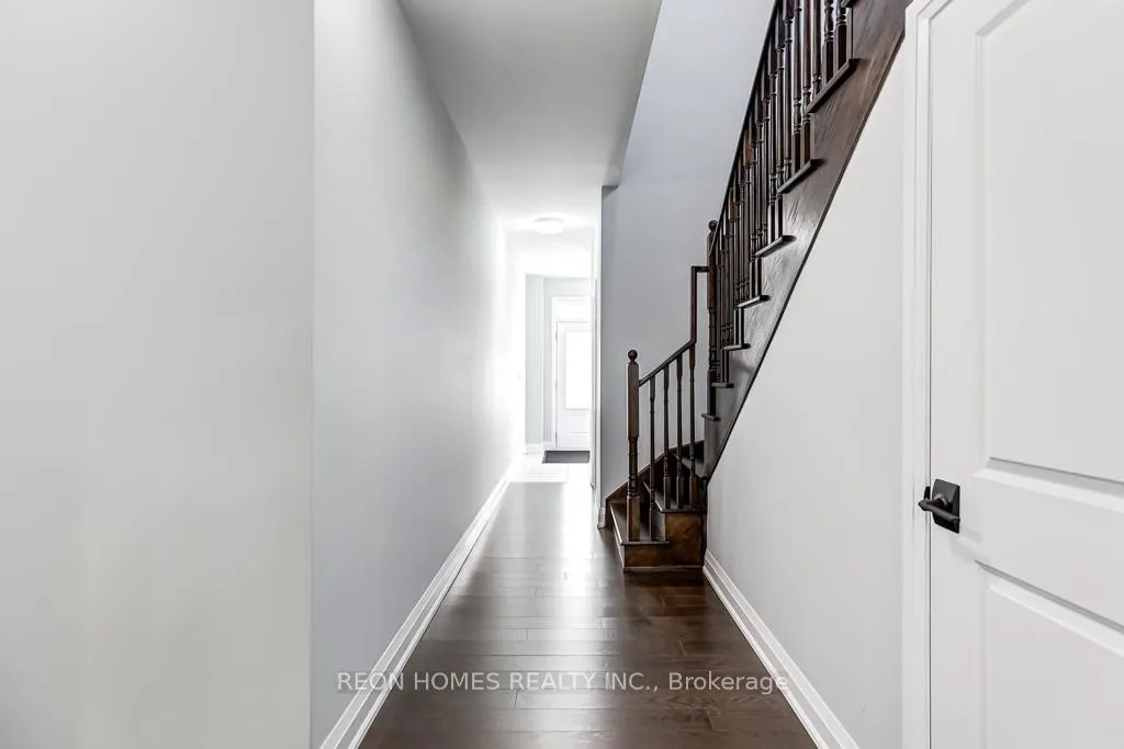 Photo 5 of 978 Crowsnest Hollow, Pickering, Rural Pickering — HOMEH