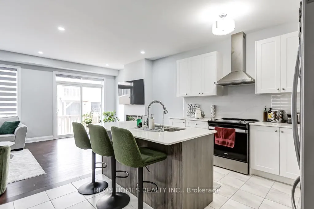 Photo 7 of 978 Crowsnest Hollow, Pickering, Rural Pickering — HOMEH