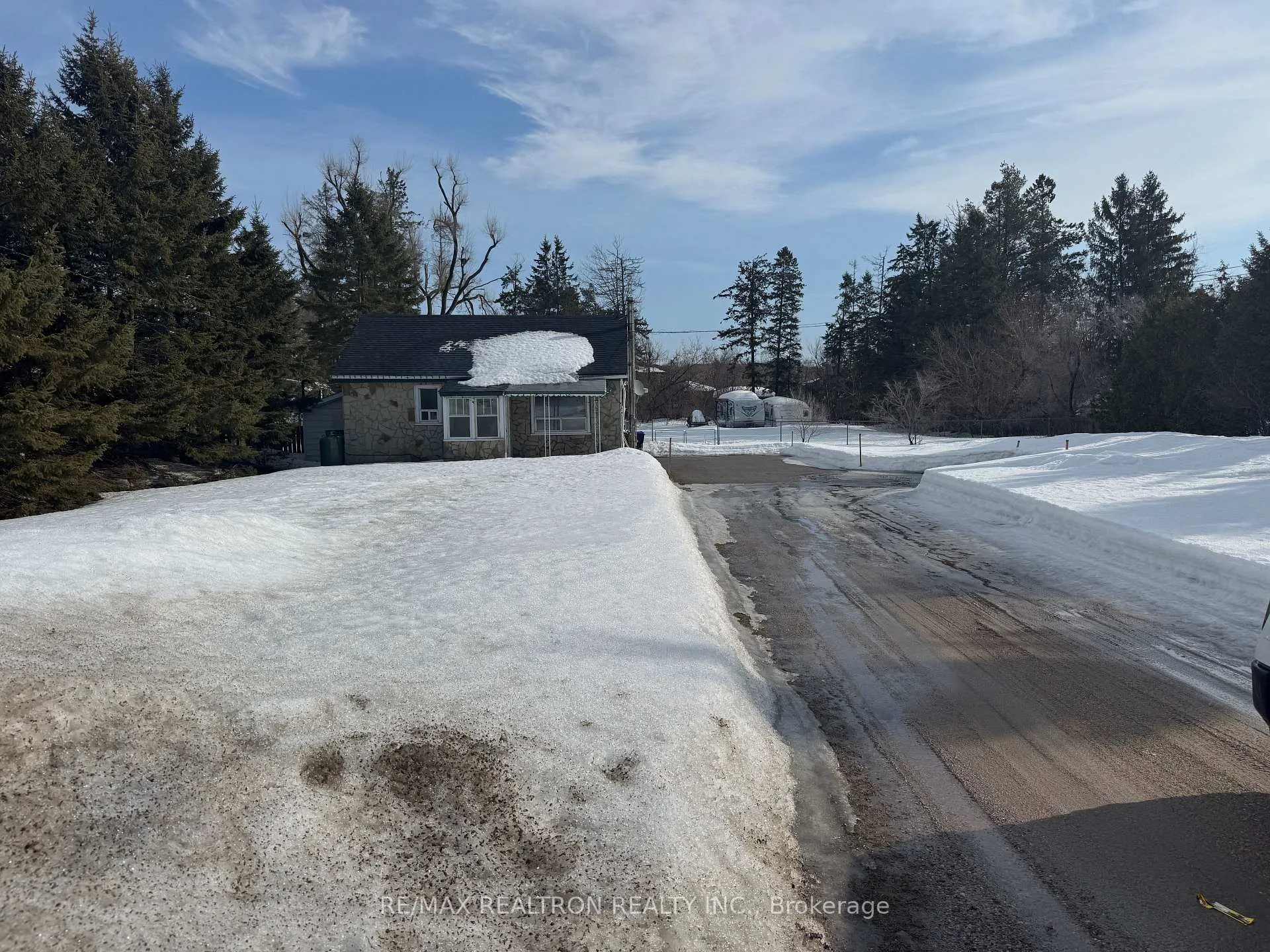 Photo 1 of 1099 Bayfield Street N, Springwater, Midhurst — HOMEH