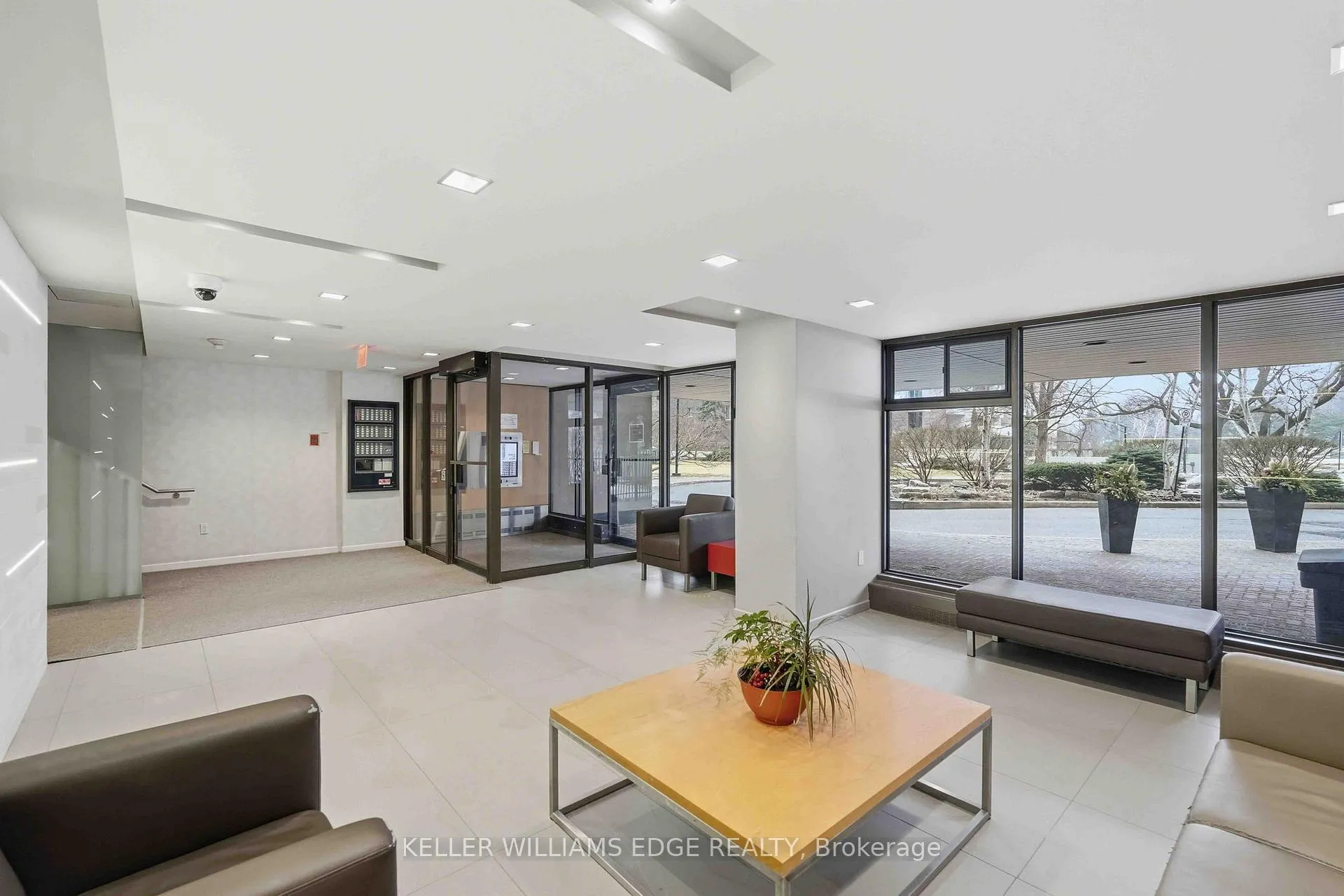 Photo 5 of Unit 920, 60 Southport Street, Toronto, High Park-Swansea — HOMEH
