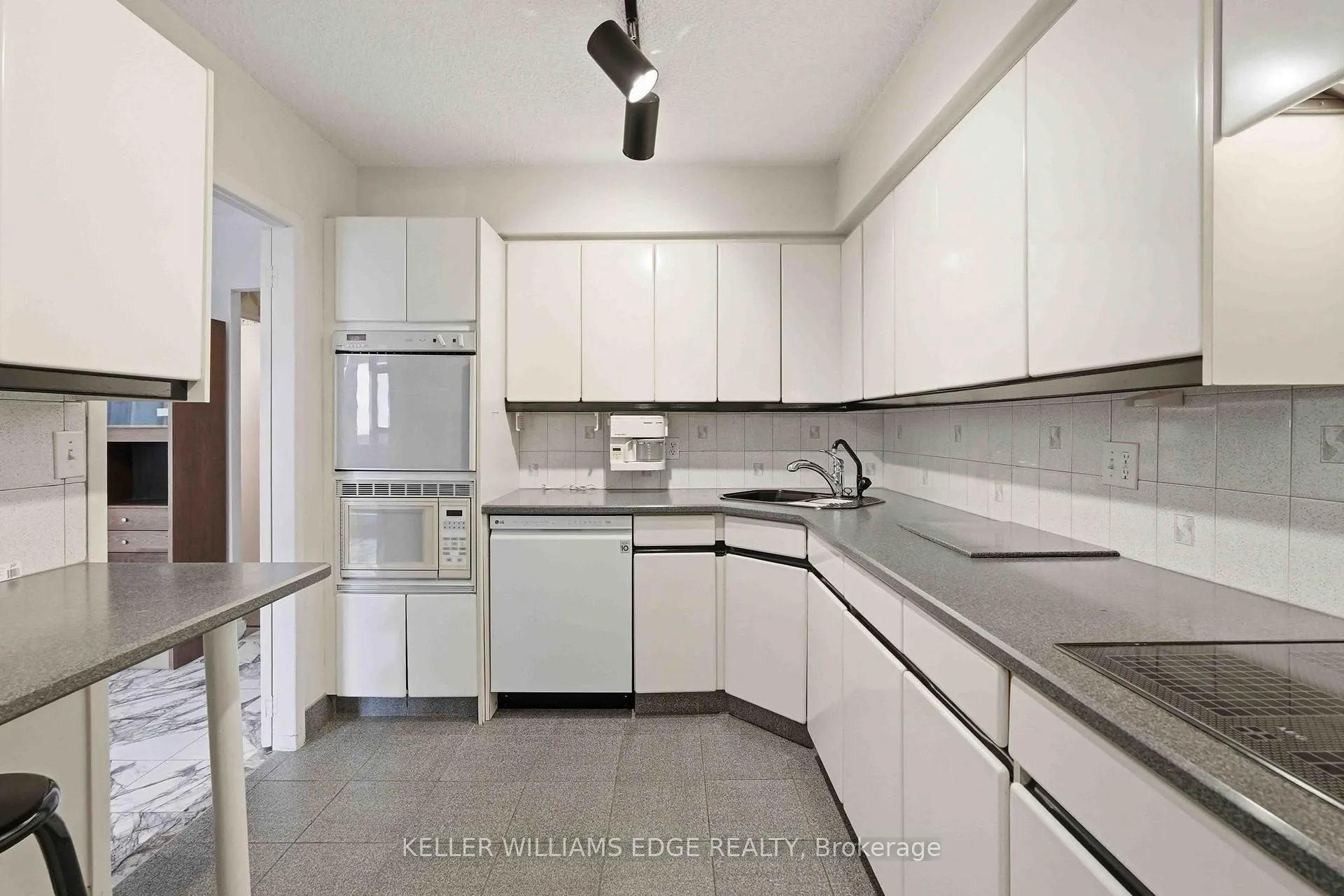 Photo 15 of Unit 920, 60 Southport Street, Toronto, High Park-Swansea — HOMEH