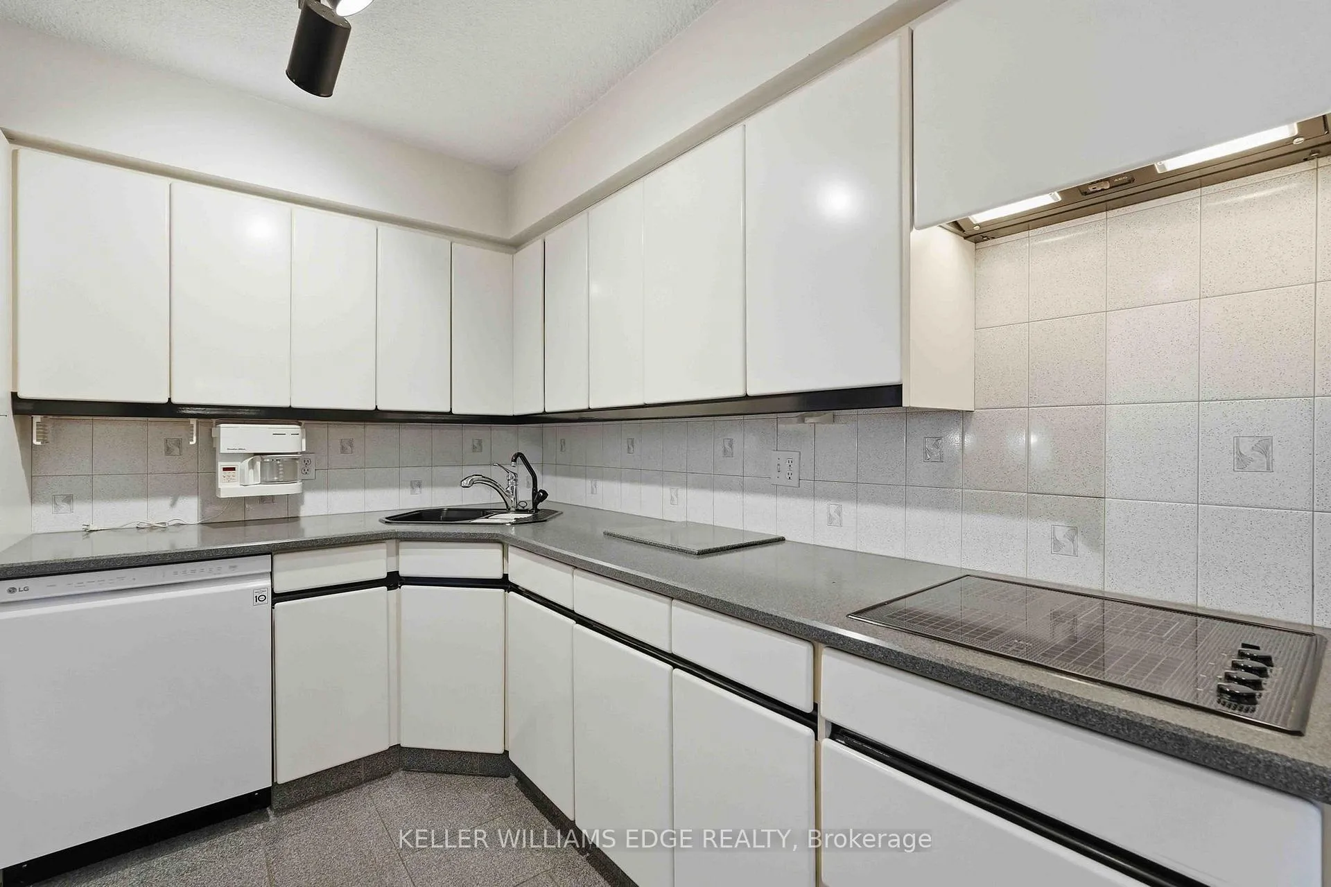 Photo 16 of Unit 920, 60 Southport Street, Toronto, High Park-Swansea — HOMEH