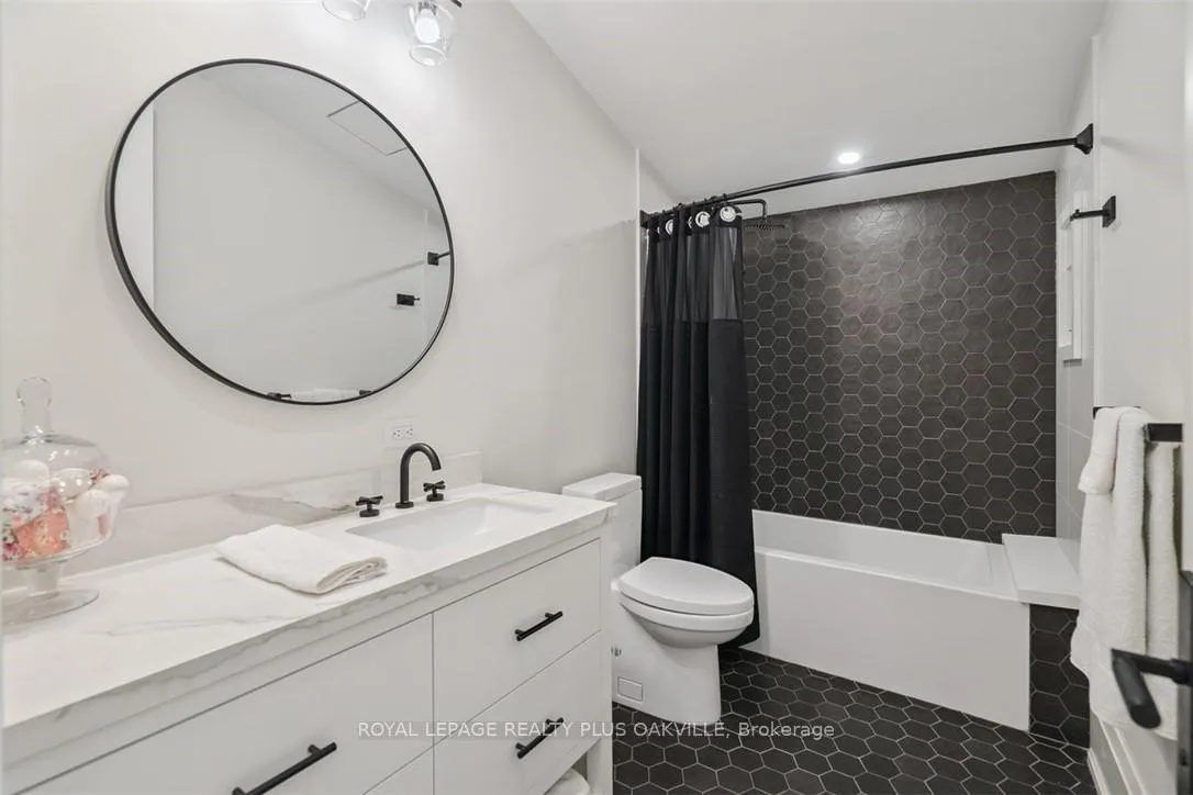 Photo 34 of 234 Walby Drive, Oakville, Southwest — HOMEH