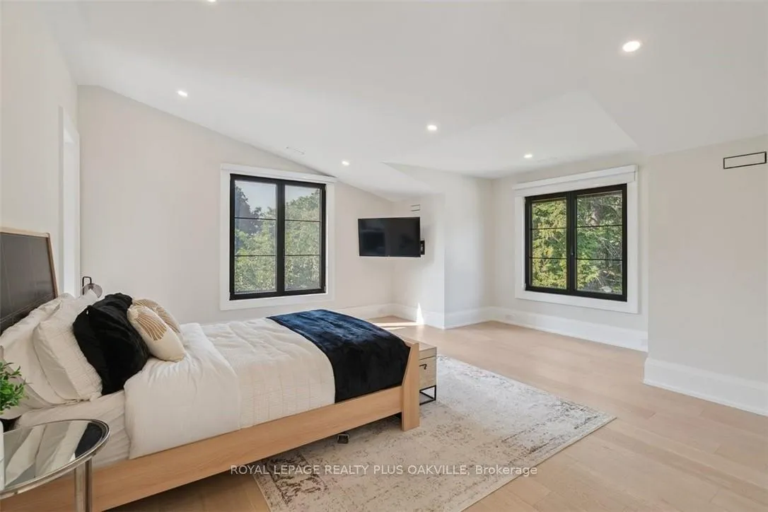 Photo 35 of 234 Walby Drive, Oakville, Southwest — HOMEH