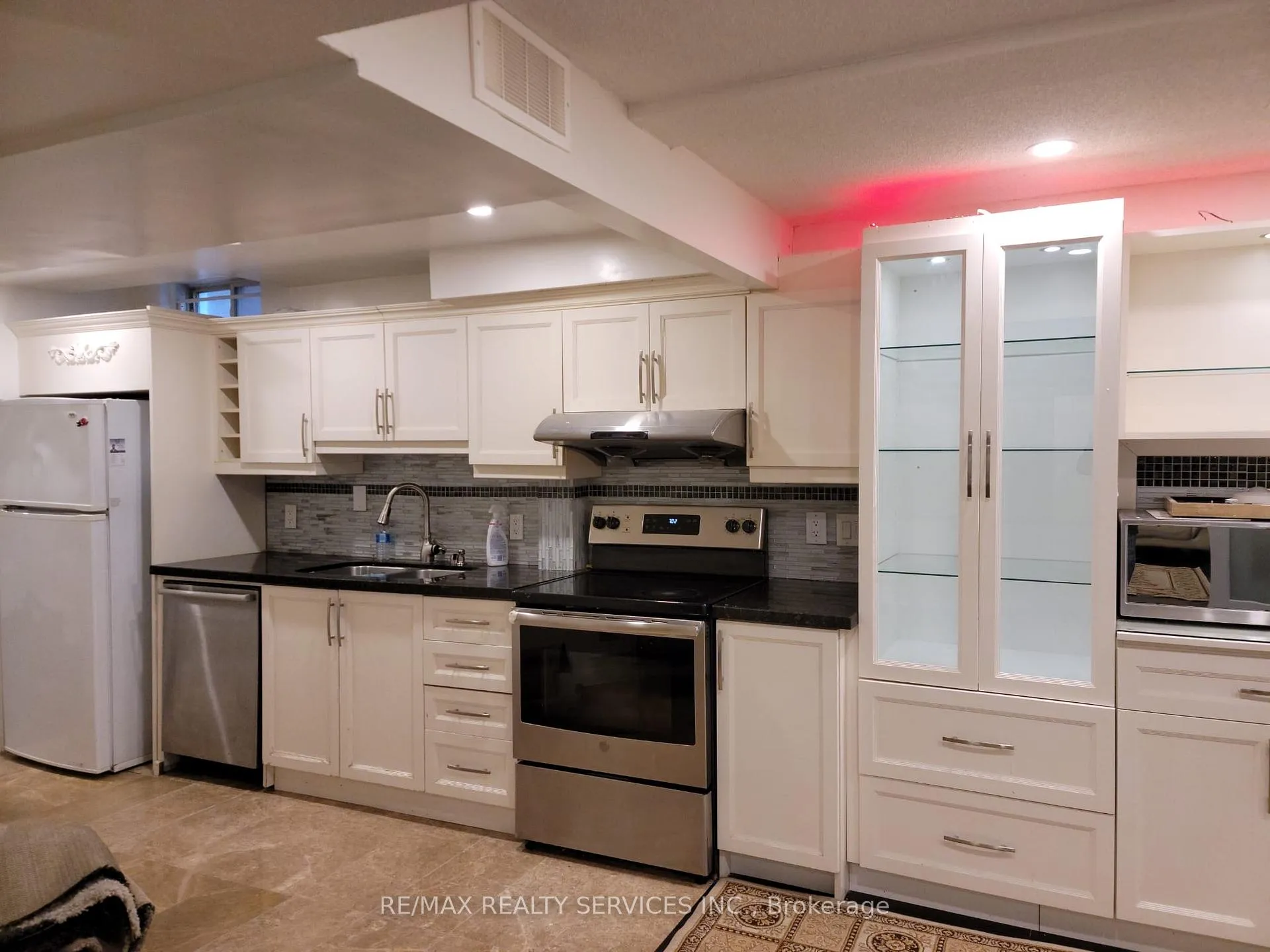 Photo 2 of Unit W/O Bsmt, 72 Dells Crescent, Brampton, Fletcher's Meadow — HOMEH