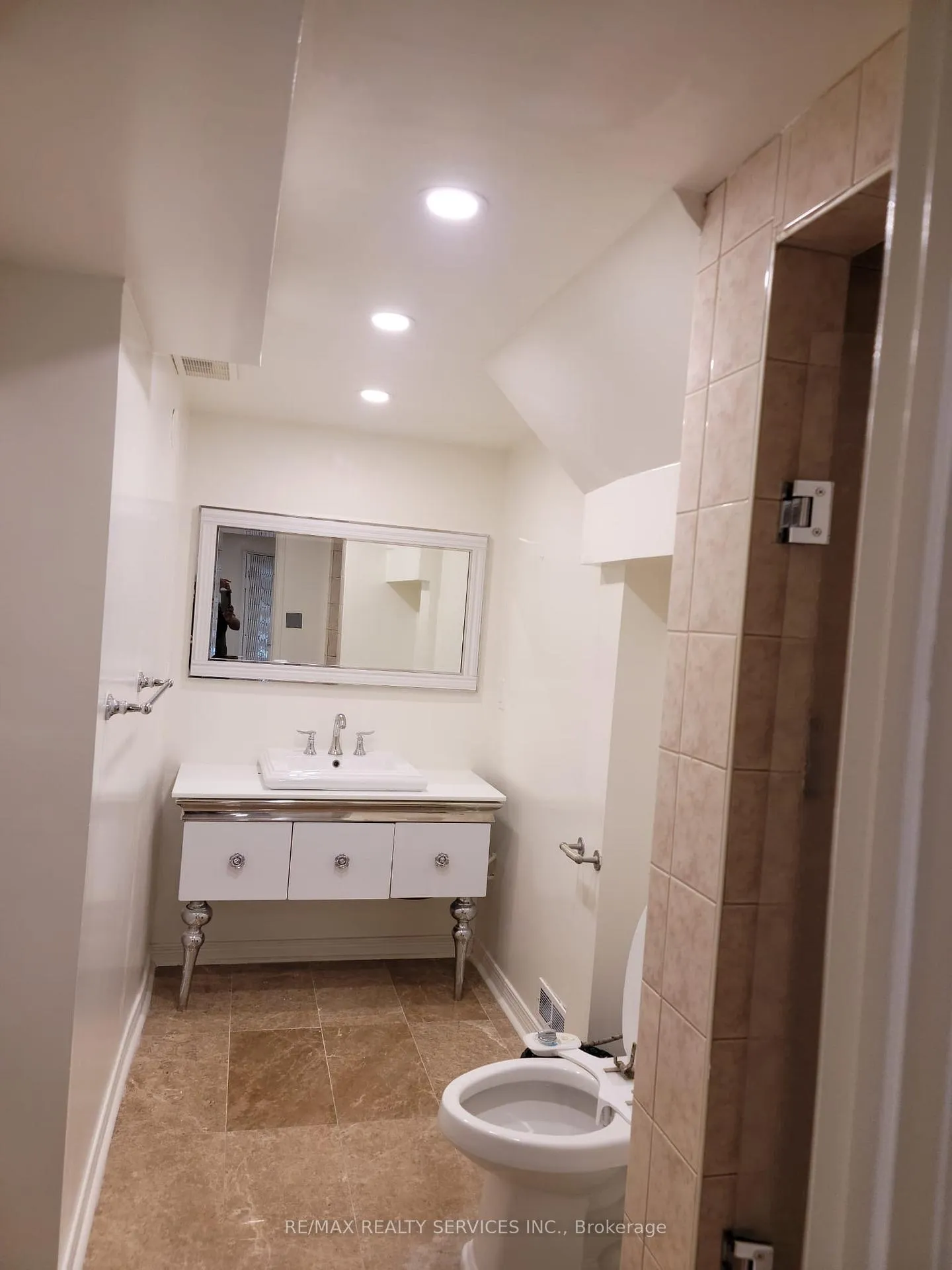 Photo 7 of Unit W/O Bsmt, 72 Dells Crescent, Brampton, Fletcher's Meadow — HOMEH