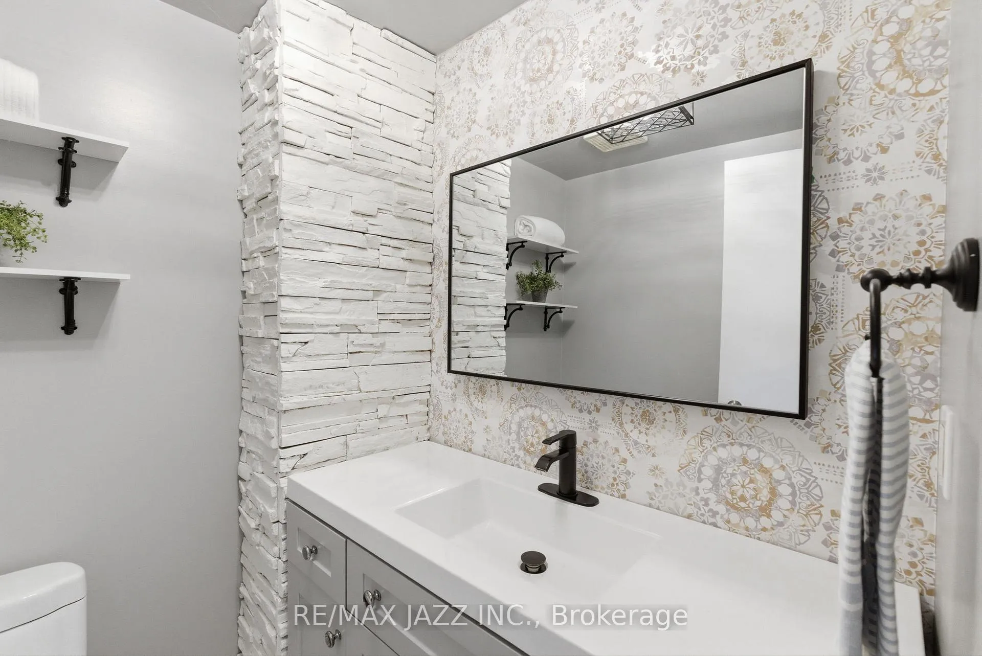 Photo 21 of 222 Sandringham Drive, Clarington, Courtice — HOMEH