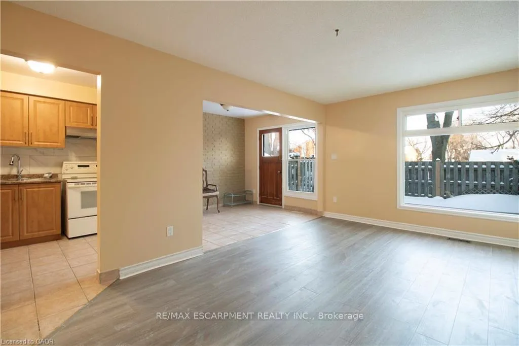 Photo 7 of Unit 23, 153 Limeridge Road W, Hamilton, Rolston — HOMEH