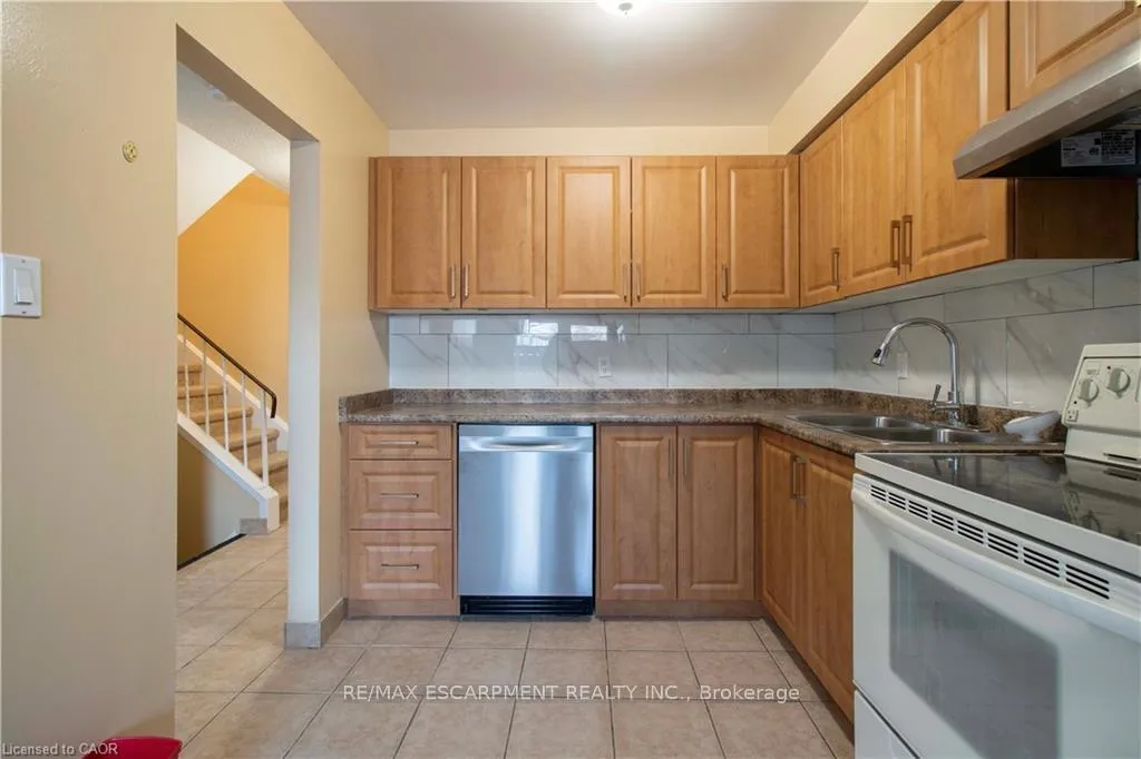Photo 11 of Unit 23, 153 Limeridge Road W, Hamilton, Rolston — HOMEH