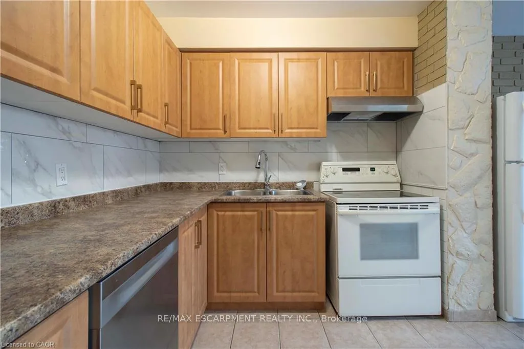 Photo 12 of Unit 23, 153 Limeridge Road W, Hamilton, Rolston — HOMEH