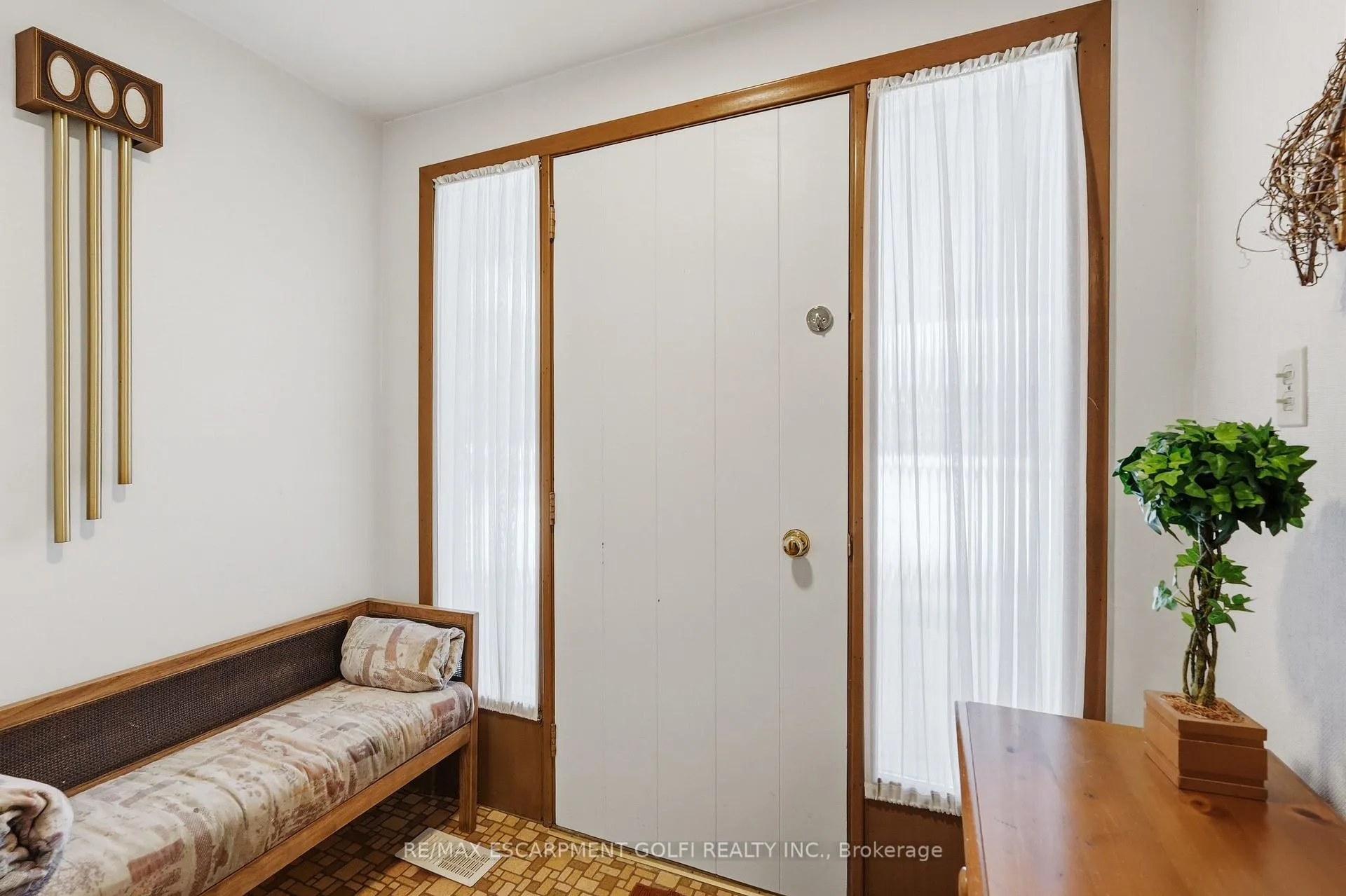 Photo 4 of 73 Brentwood Drive, Guelph, Riverside Park — HOMEH