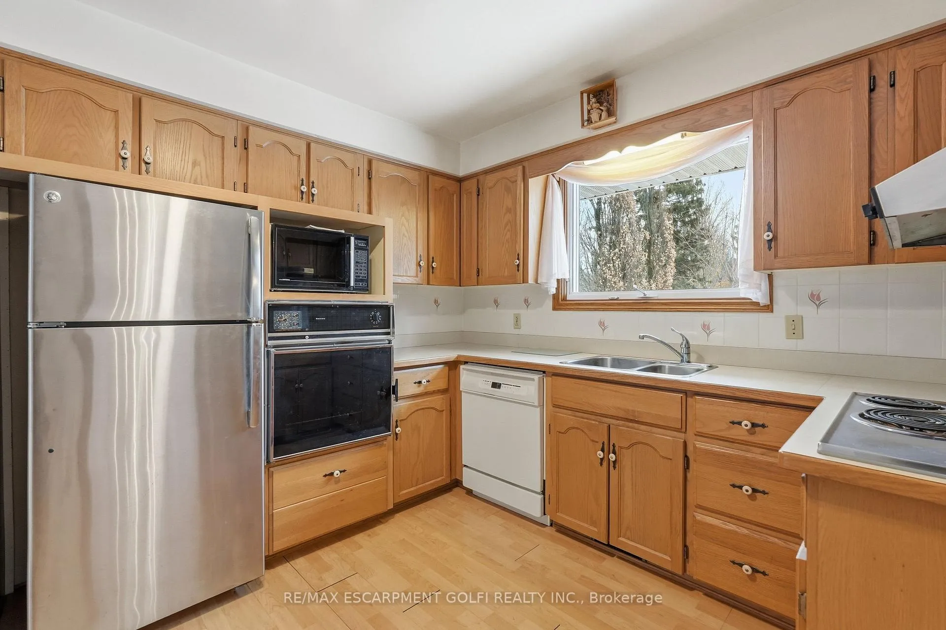 Photo 12 of 73 Brentwood Drive, Guelph, Riverside Park — HOMEH
