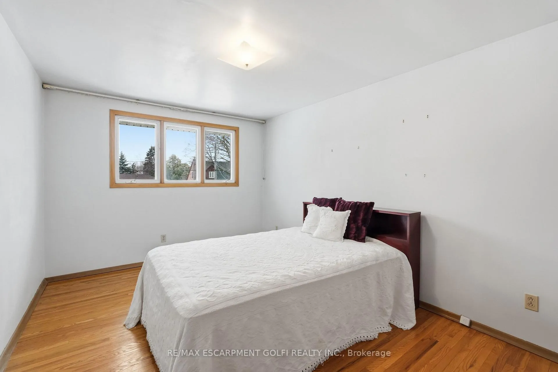 Photo 20 of 73 Brentwood Drive, Guelph, Riverside Park — HOMEH