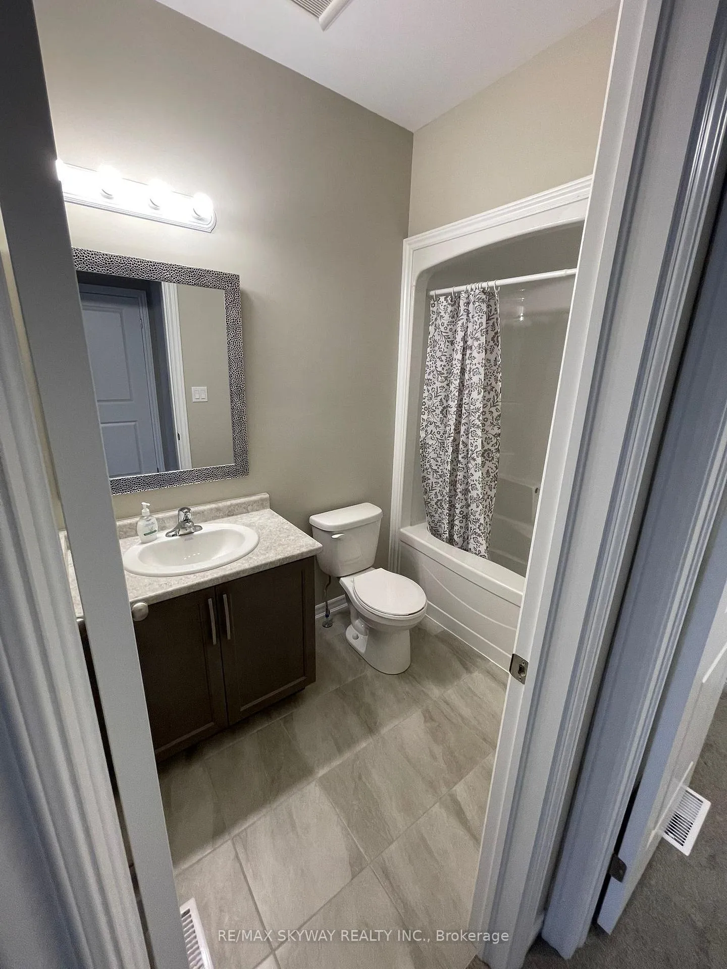 Photo 7 of 258 Wellandvale Drive, Welland, N. Welland — HOMEH