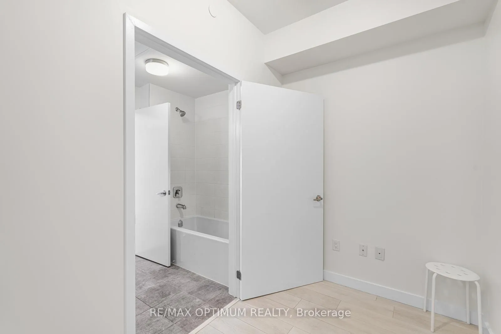 Photo 22 of Unit 212, 168 Sabina Drive, Oakville, Glenorchy — HOMEH
