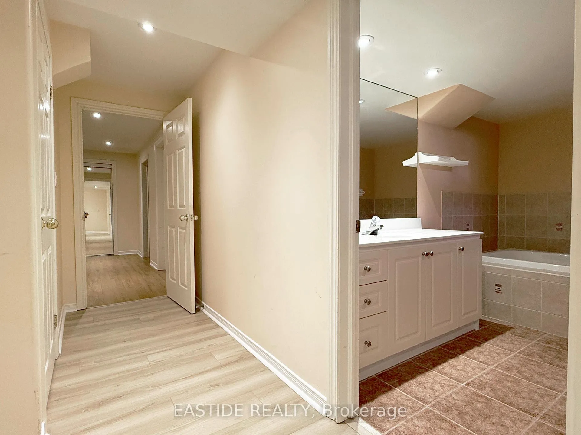 Photo 16 of 8 Redbud Street, Markham, Wismer — HOMEH
