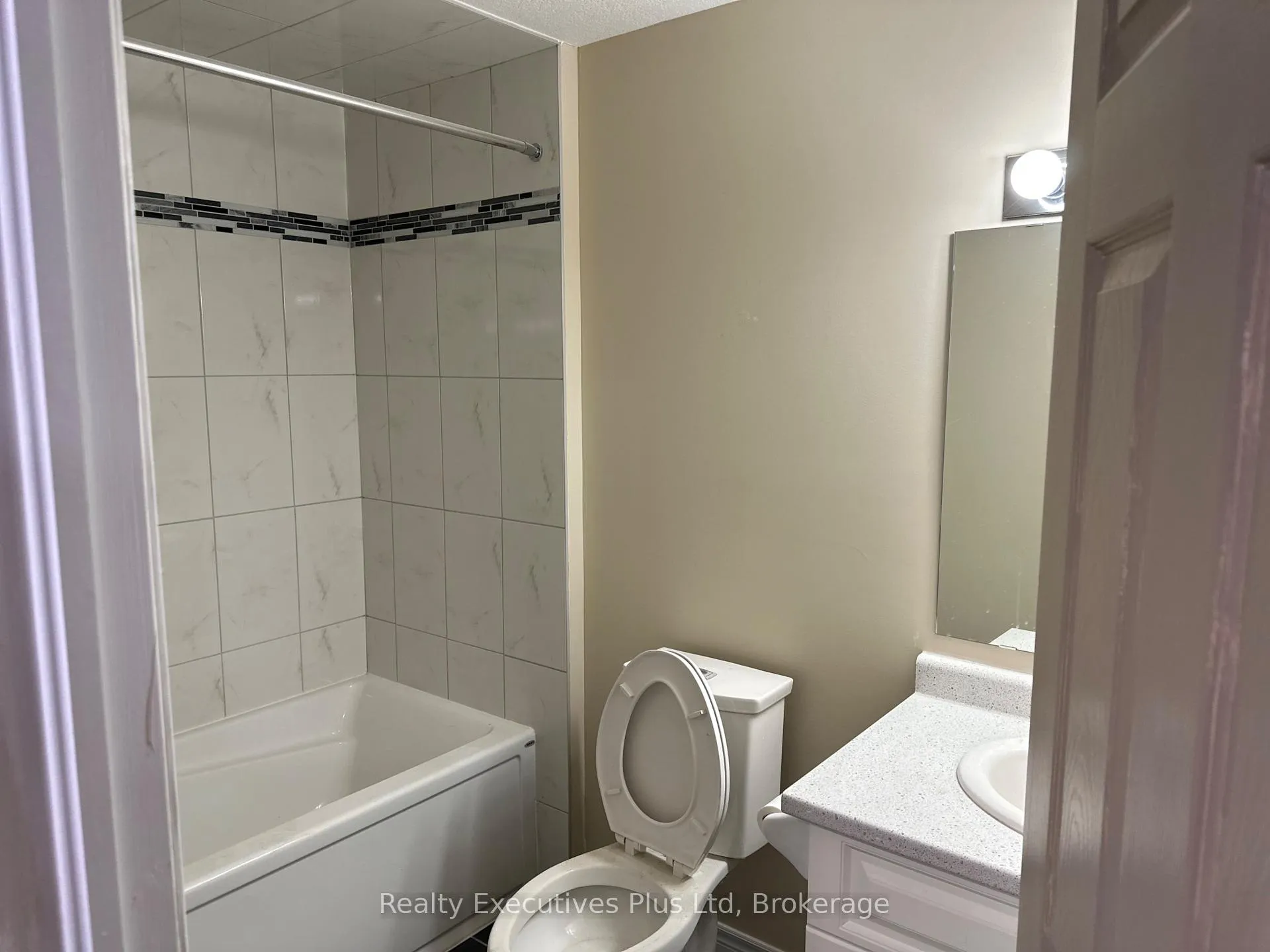 Photo 2 of 4 Ambrose Crescent, Guelph, Kortright East — HOMEH