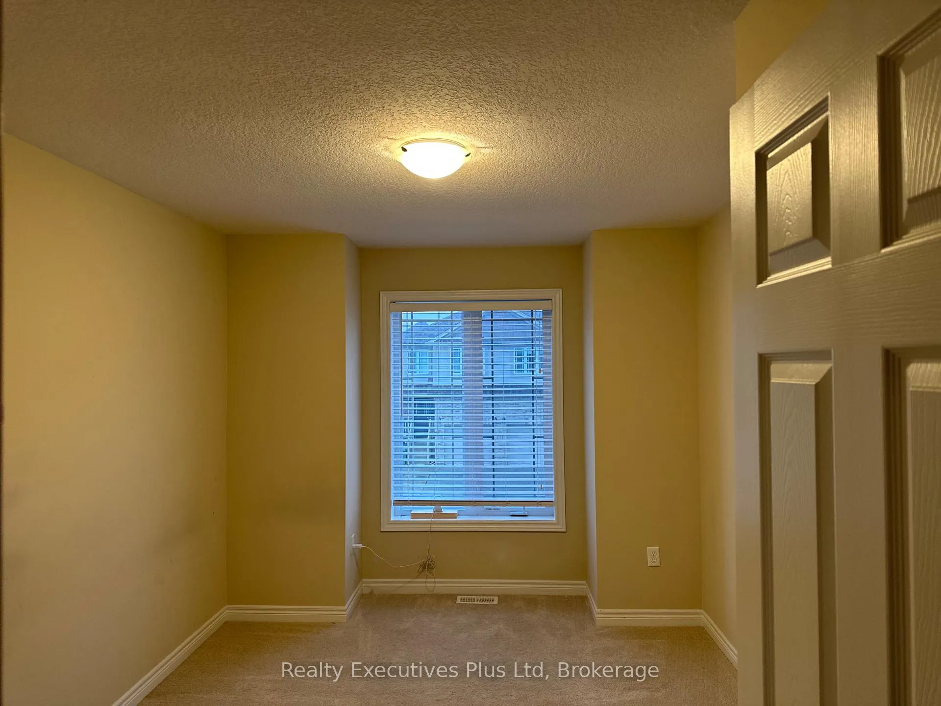 Photo 3 of 4 Ambrose Crescent, Guelph, Kortright East — HOMEH