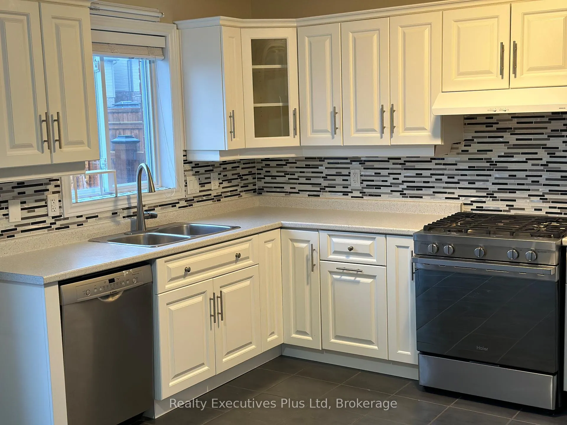 Photo 11 of 4 Ambrose Crescent, Guelph, Kortright East — HOMEH