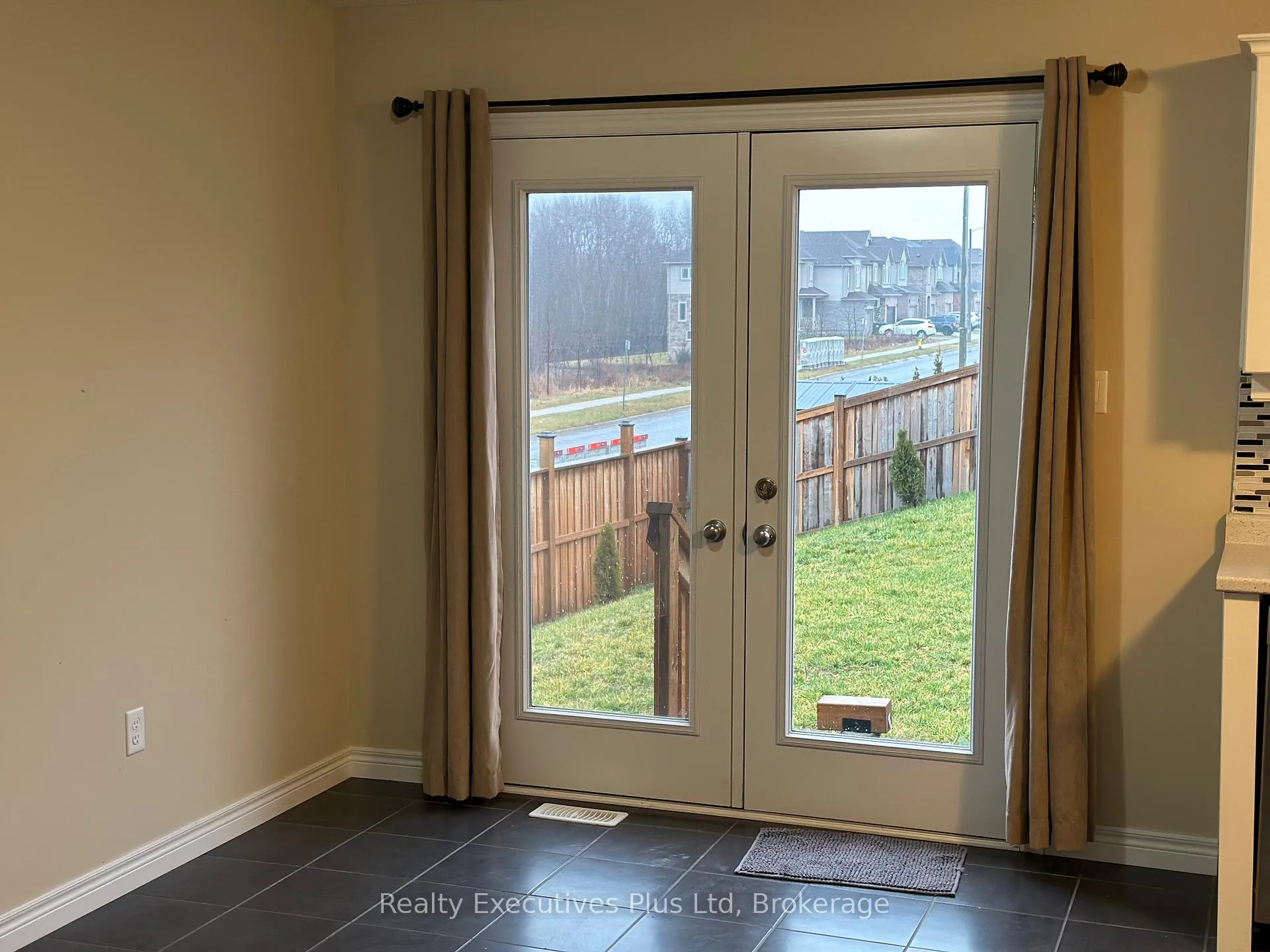 Photo 13 of 4 Ambrose Crescent, Guelph, Kortright East — HOMEH