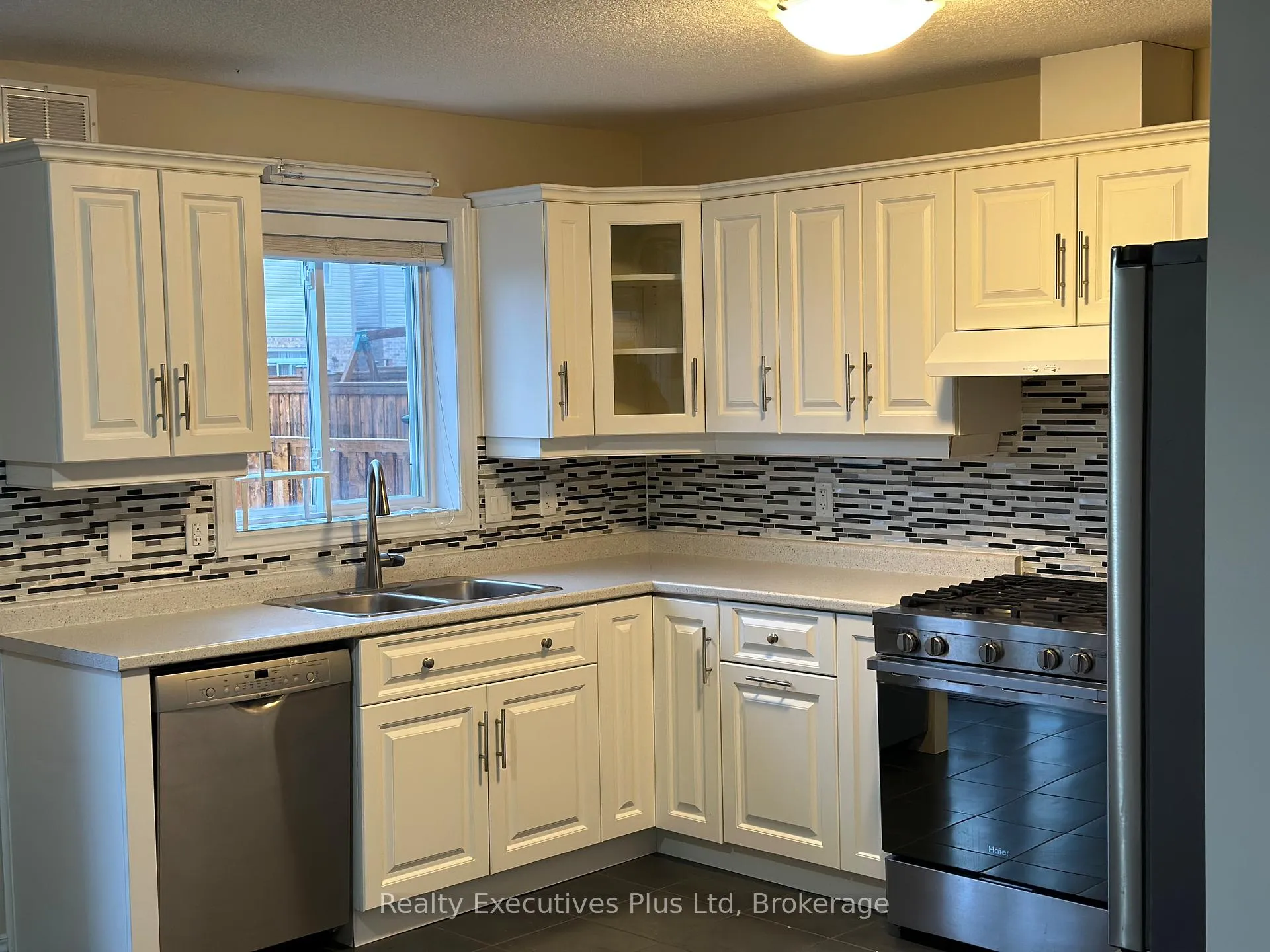 Photo 14 of 4 Ambrose Crescent, Guelph, Kortright East — HOMEH