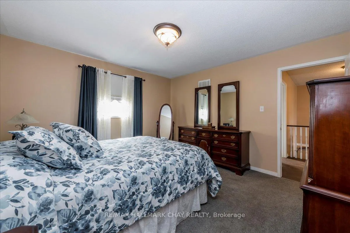 Photo 10 of 84 Pringle Drive, Barrie, Edgehill Drive — HOMEH