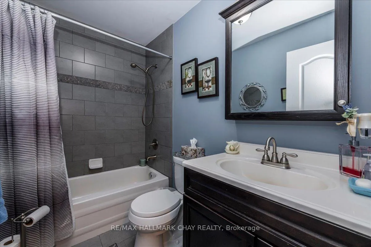 Photo 13 of 84 Pringle Drive, Barrie, Edgehill Drive — HOMEH