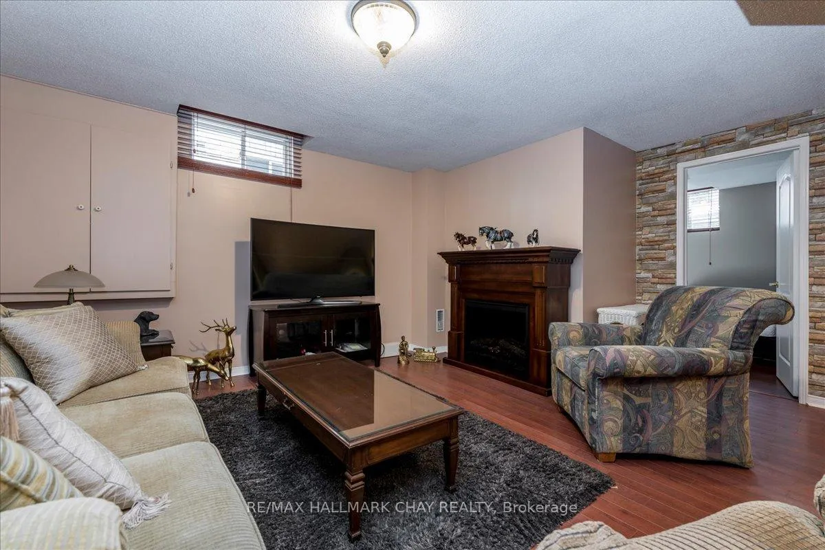 Photo 15 of 84 Pringle Drive, Barrie, Edgehill Drive — HOMEH
