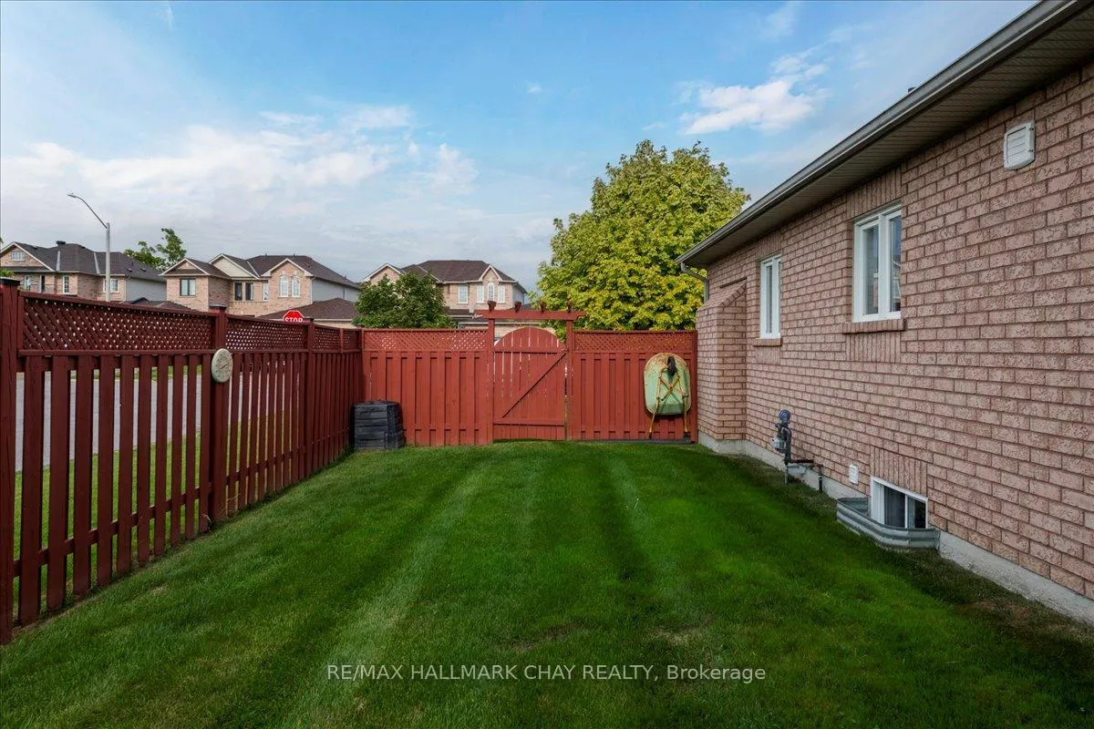 Photo 19 of 84 Pringle Drive, Barrie, Edgehill Drive — HOMEH