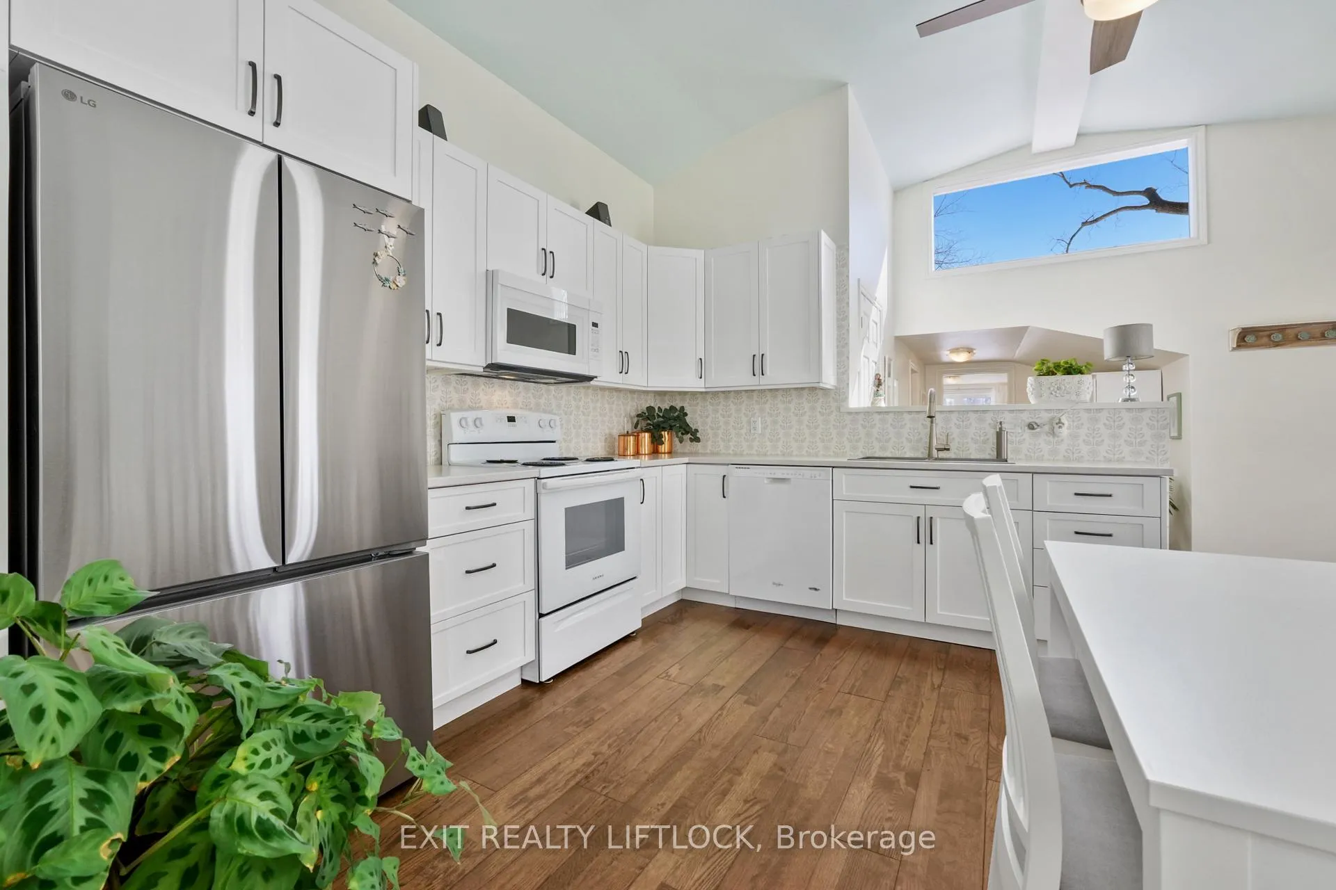 Photo 5 of 834 Water Street, Peterborough, Northcrest Ward 5 — HOMEH