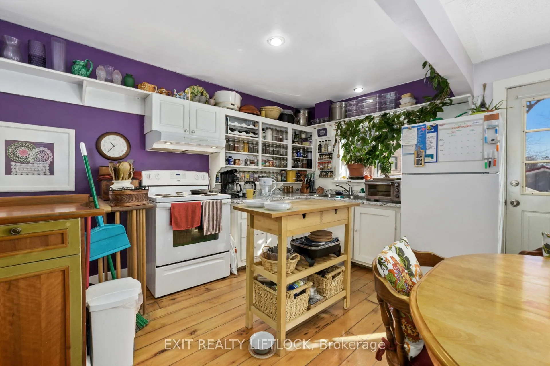 Photo 21 of 834 Water Street, Peterborough, Northcrest Ward 5 — HOMEH