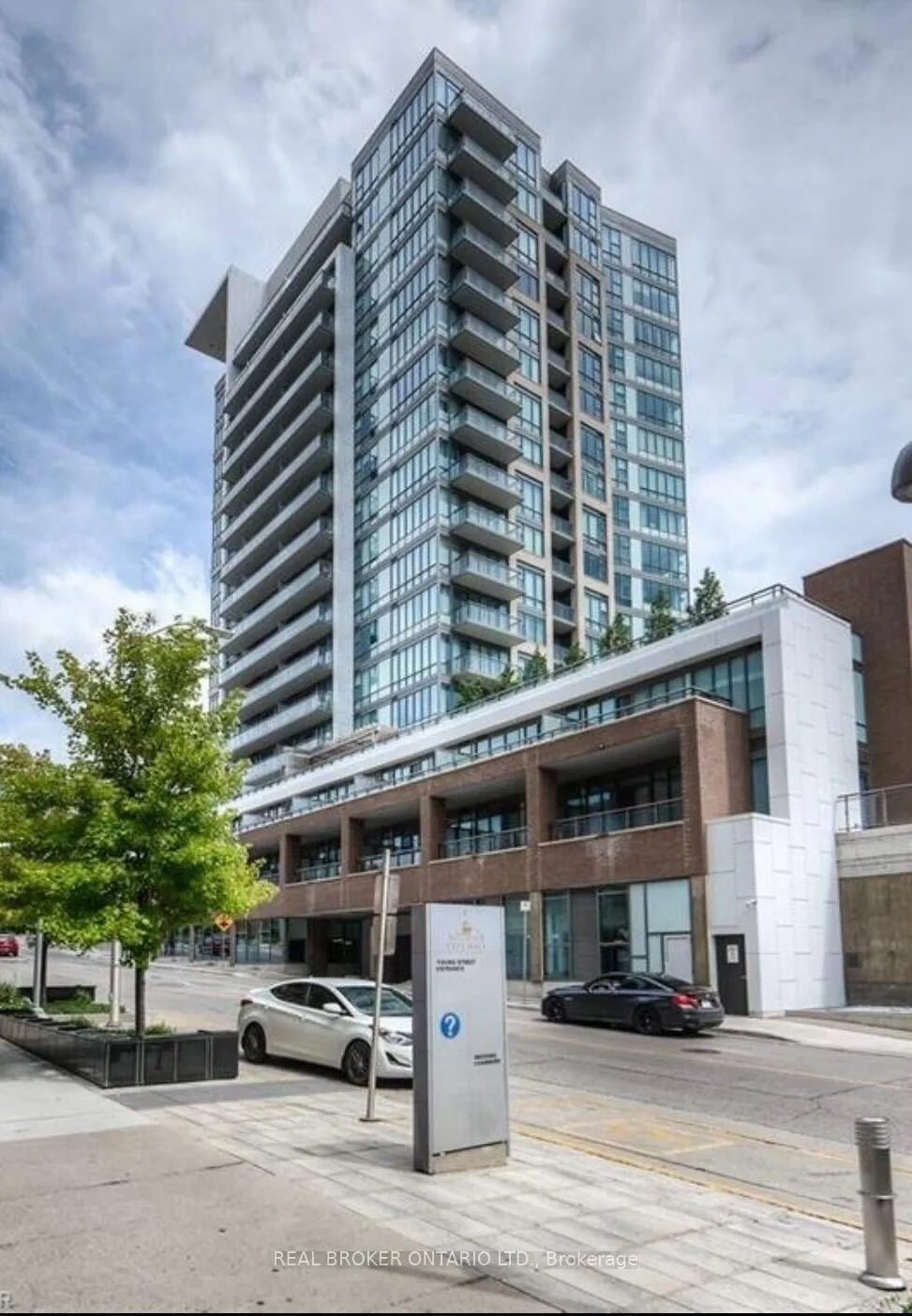 Front of Unit 908, 85 Duke Street W
