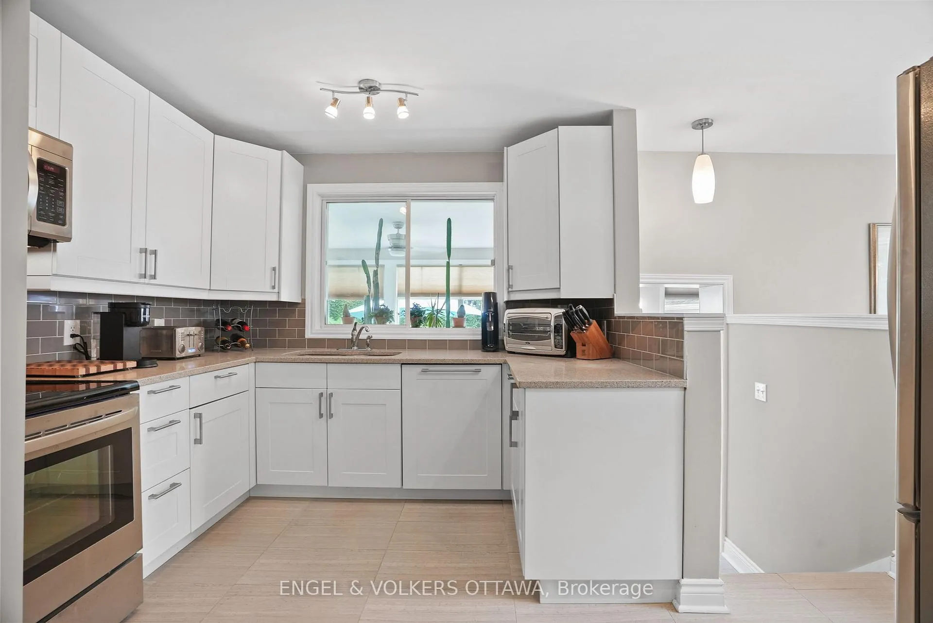 Photo 10 of 1278 Cheverton Avenue, Ottawa, Alta Vista — HOMEH