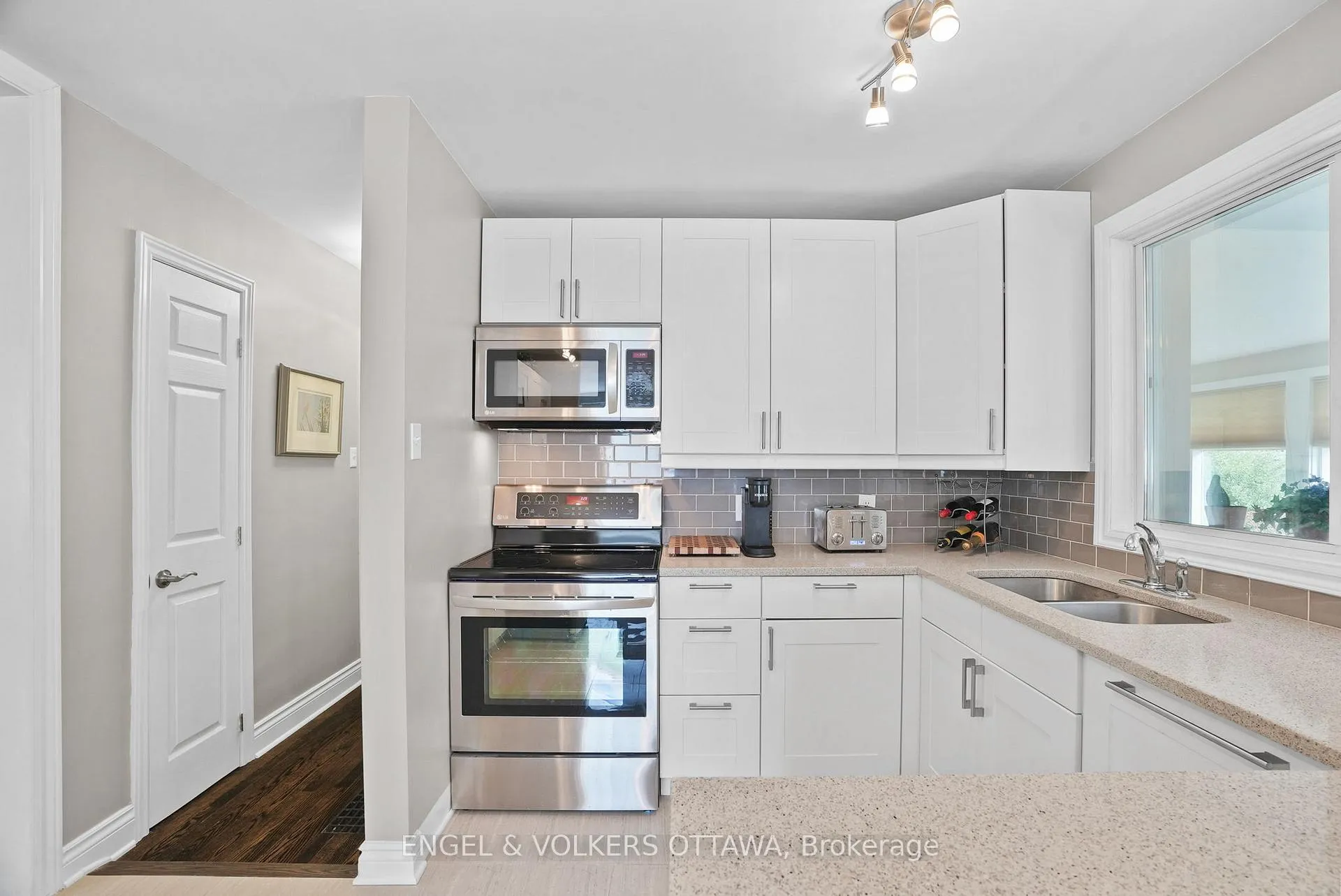Photo 11 of 1278 Cheverton Avenue, Ottawa, Alta Vista — HOMEH