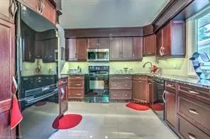 Photo 2 of 7 Sanderson Drive, Guelph, Willow West/Sugarbush/West Acres — HOMEH