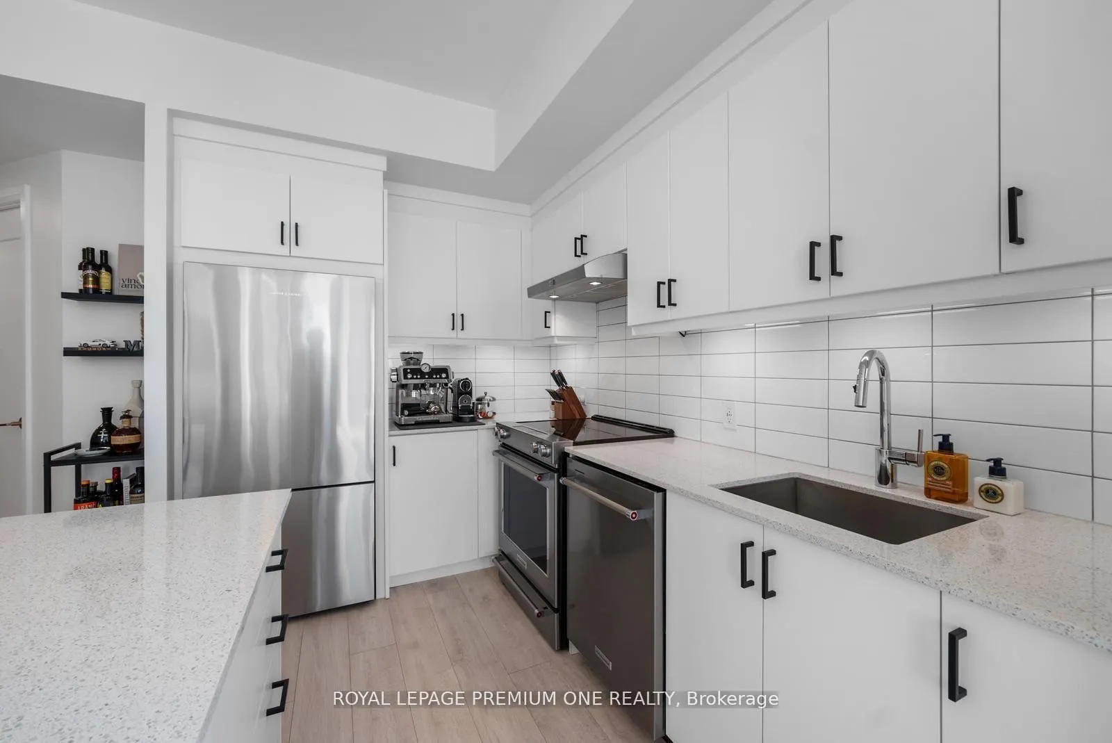 Photo 8 of Unit 1715, 9000 Jane Street, Vaughan, Concord — HOMEH