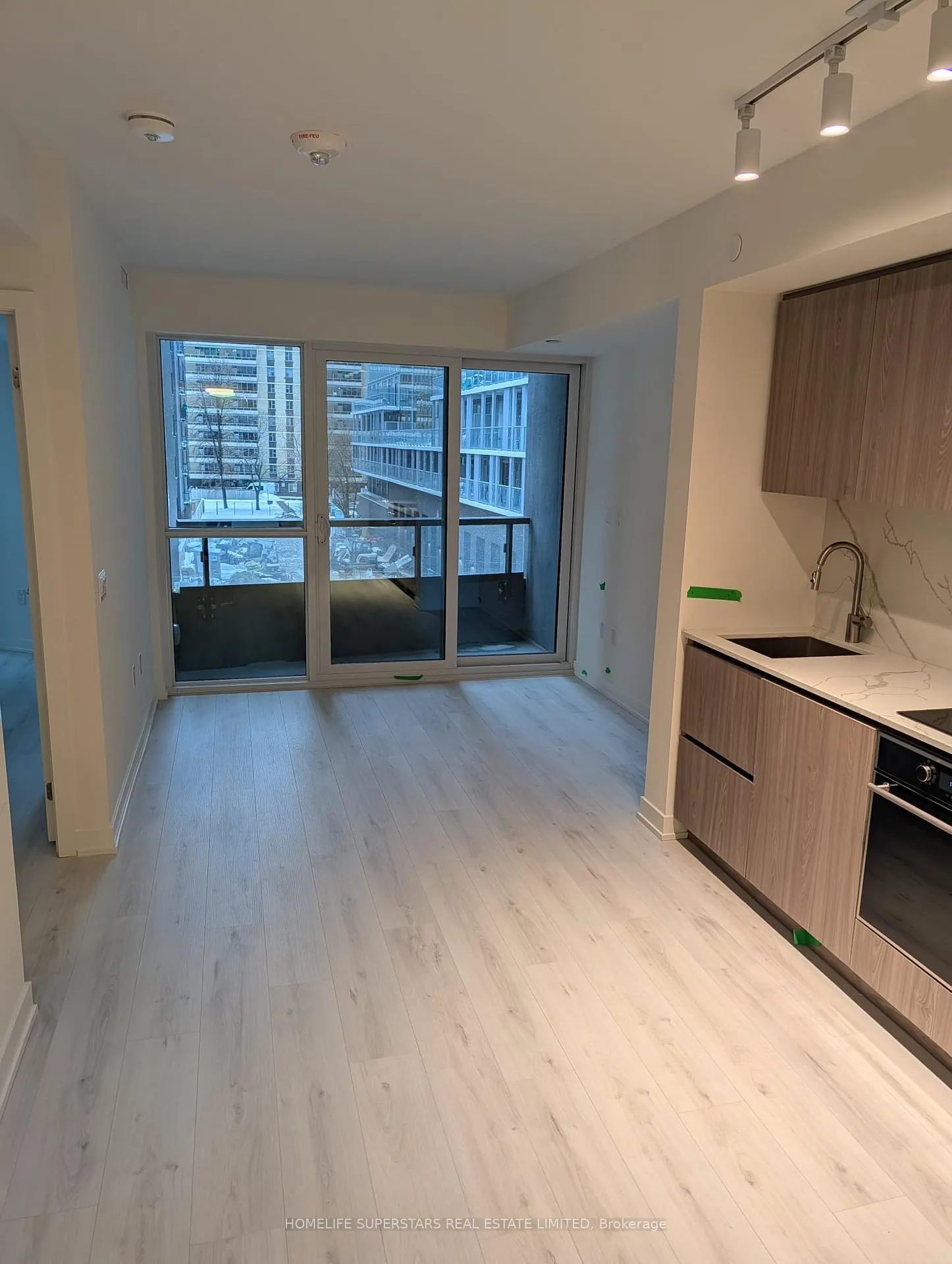 Photo 2 of Unit 301, 110 Broadway Avenue, Toronto, Mount Pleasant West — HOMEH