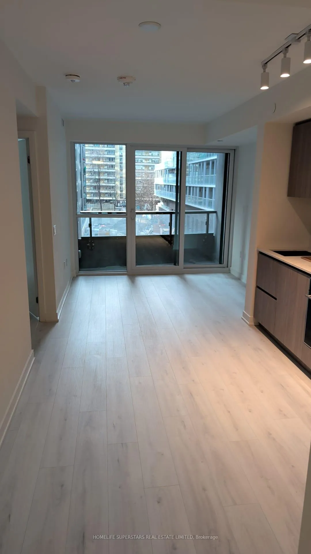 Photo 3 of Unit 301, 110 Broadway Avenue, Toronto, Mount Pleasant West — HOMEH