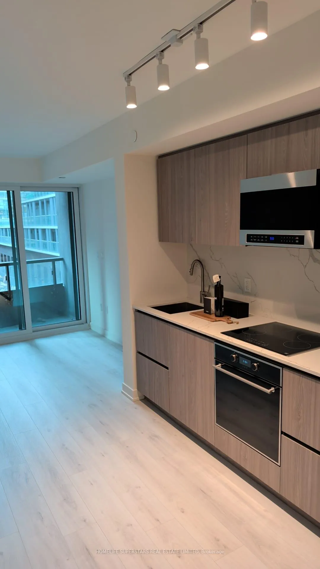 Photo 4 of Unit 301, 110 Broadway Avenue, Toronto, Mount Pleasant West — HOMEH