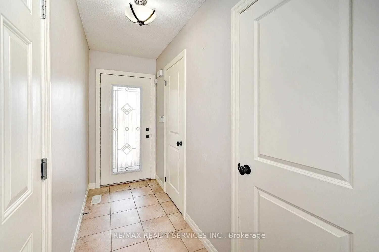 Photo 4 of 130 Rochefort Street N, Kitchener, Huron Park — HOMEH