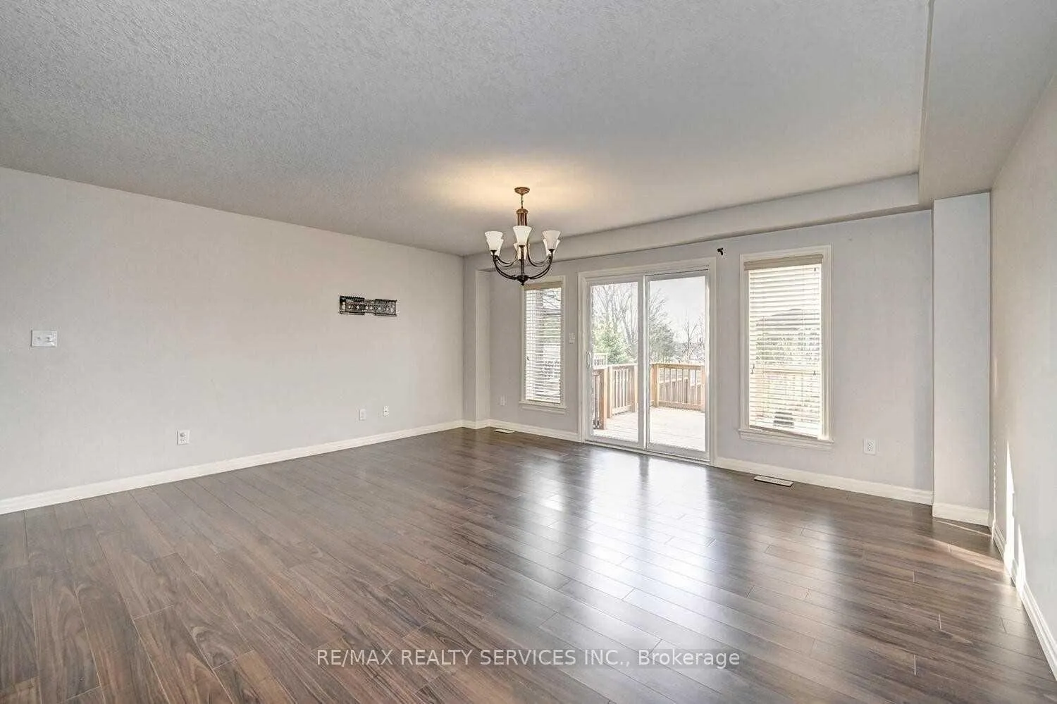 Photo 5 of 130 Rochefort Street N, Kitchener, Huron Park — HOMEH